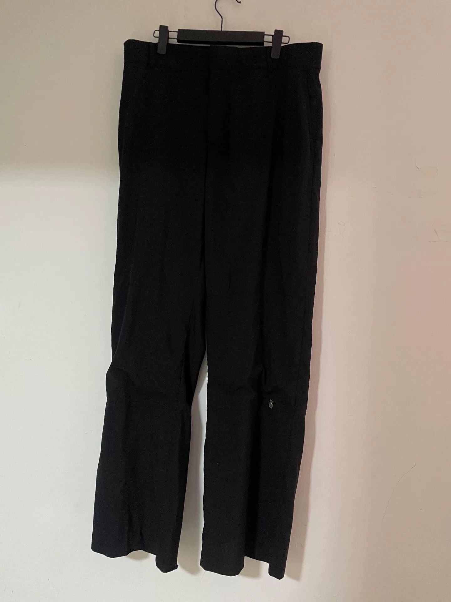 1017 ALYX 9SM 1017 Alyx 9sm Black Straight Pants Size US 32 / EU 48 - 1 Thumbnail