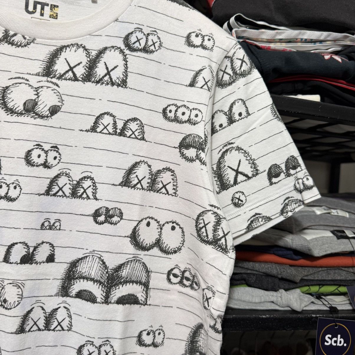 Kaws × Uniqlo Uniqlo x kaws tshirt Size US S / EU 44-46 / 1 - 3 Thumbnail