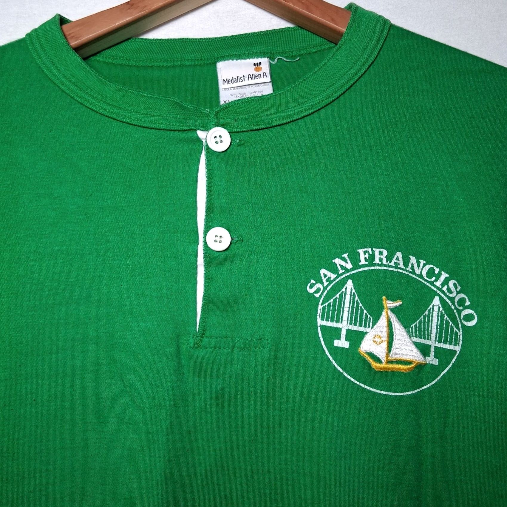 Vintage VINTAGE Medalist-Allen A Henley Shirt XL Slim Single Stitch Kelly Green Shirt Mens California San Francisco USA SFO Vintage California 90s 80s Size US XL / EU 56 / 4 - 2 Thumbnail