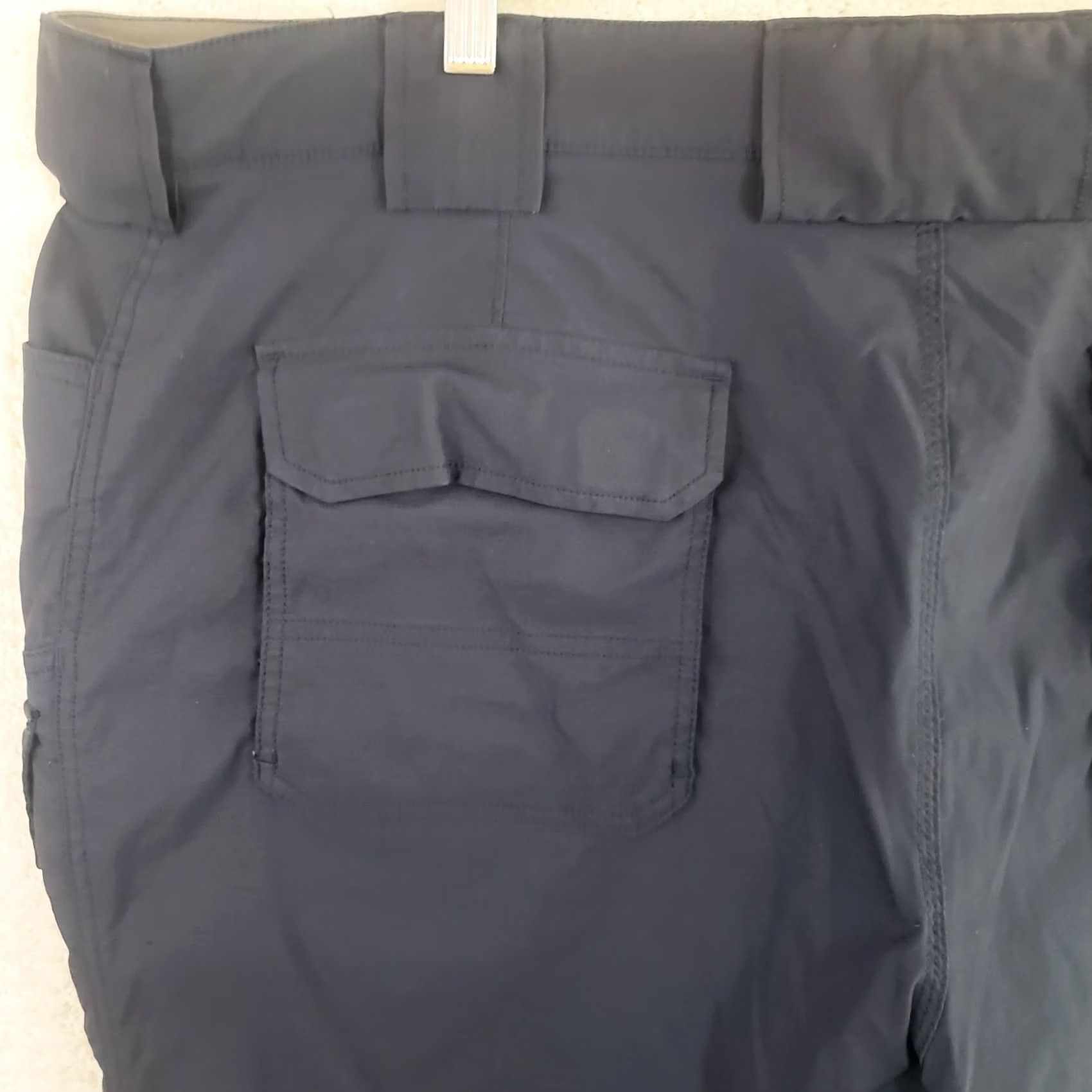 Vintage Duluth Trading Cargo Shorts Men's Navy Blue Nylon Spandex Dry on the Fly 46"x9" Casual Workwear Outdoor Size US 30 / EU 46 - 7 Thumbnail