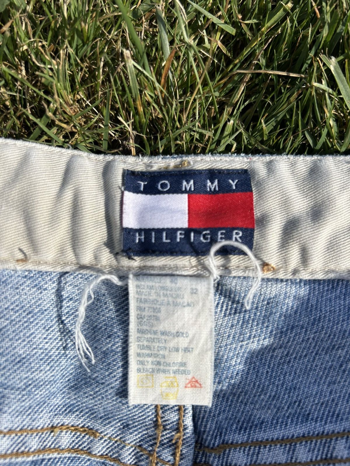 Tommy Hilfiger Vintage Tommy Hilfiger Baggy Fit Jeans Size US 40 / EU 56 - 3 Thumbnail