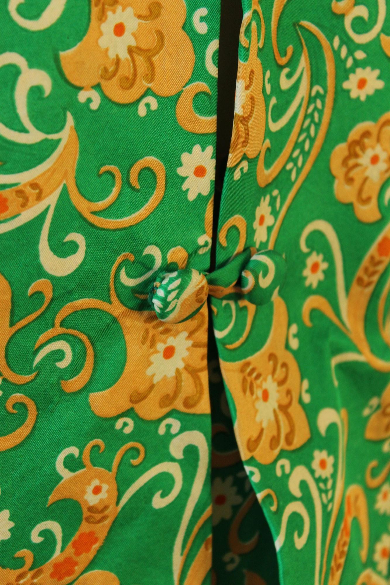 Vintage Vintage 1960s Suit, Green and Gold Silk Jacket and Skirt wit Size M / US 6-8 / IT 42-44 - 7 Thumbnail
