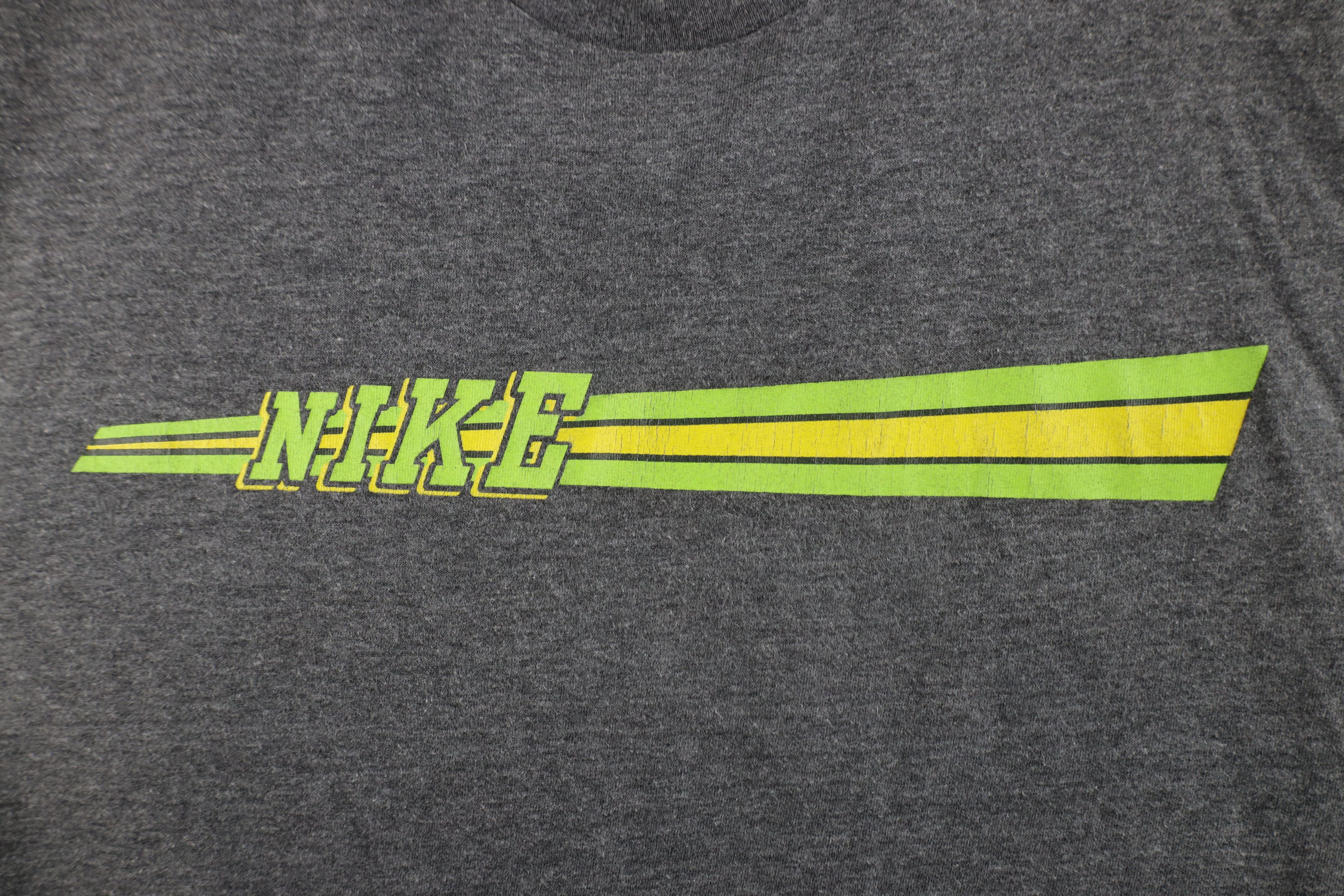 Nike Vintage Y2K Nike Block Letter Spell Out Striped T-Shirt Gray Size US L / EU 52-54 / 3 - 4 Thumbnail