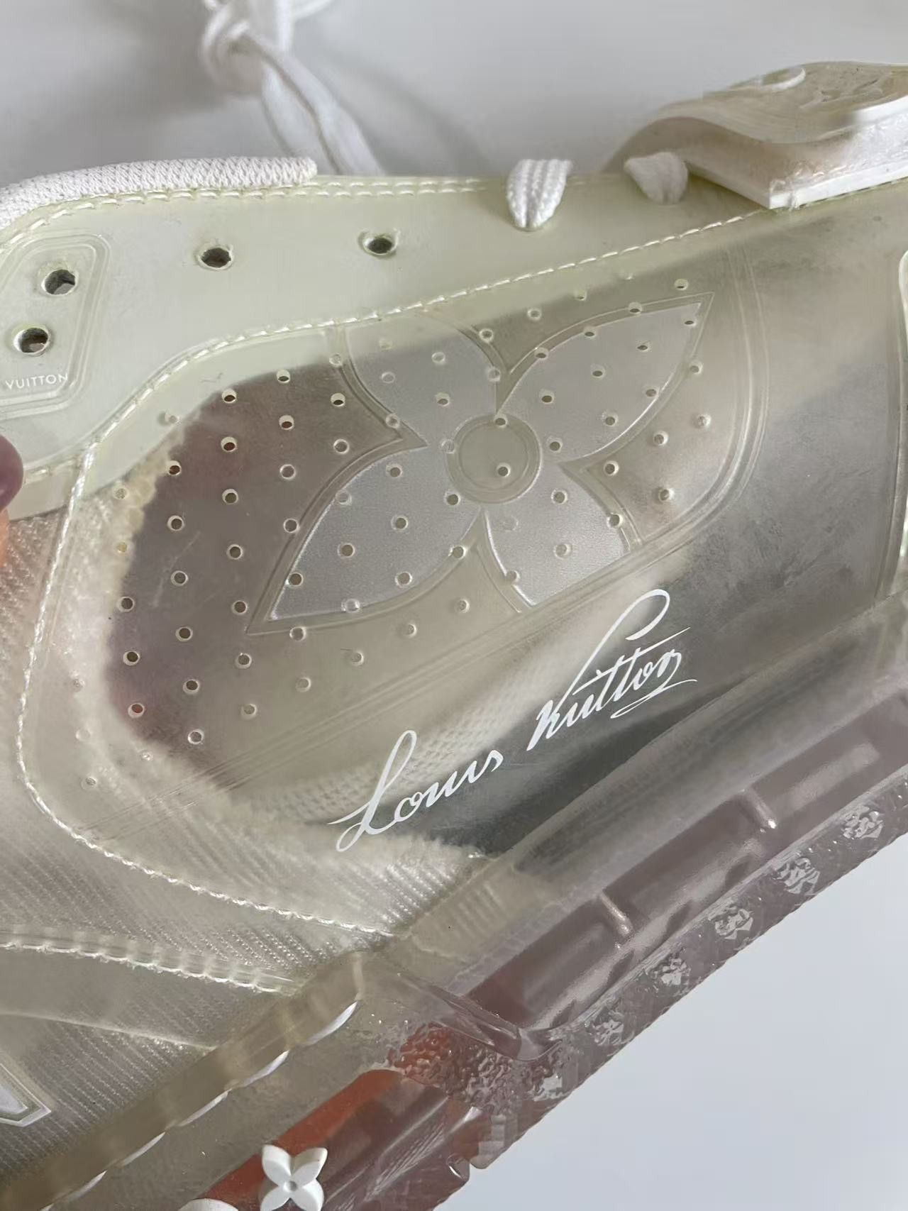Louis Vuitton Louis Vuitton Trainer White Transparent Size US 8 / EU 41 - 7 Thumbnail