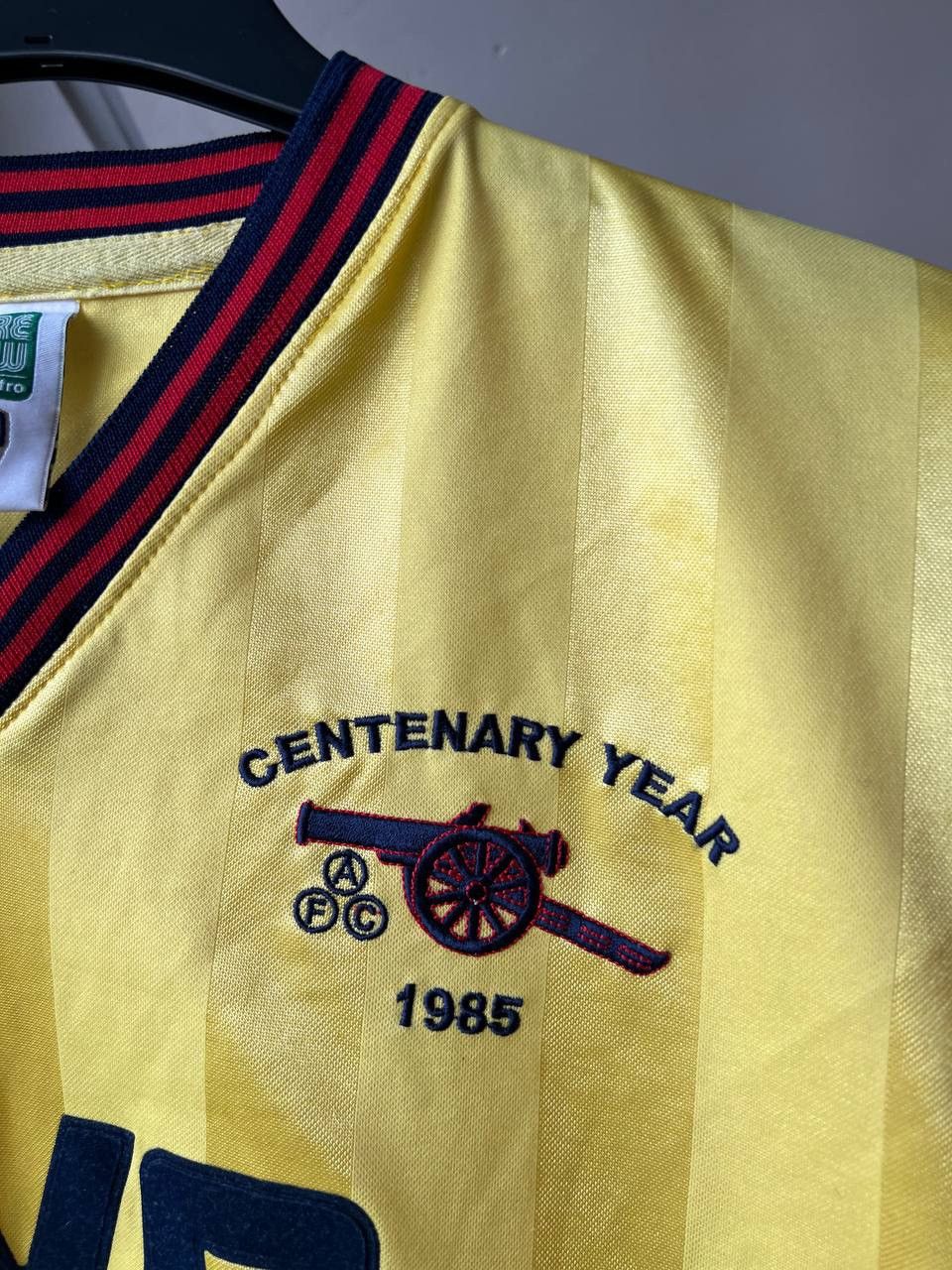 Vintage 1985 ARSENAL FC REMAKE SCORE DRAWSOCCER FOOTBALL JERSEY SZ M Size US M / EU 48-50 / 2 - 5 Thumbnail