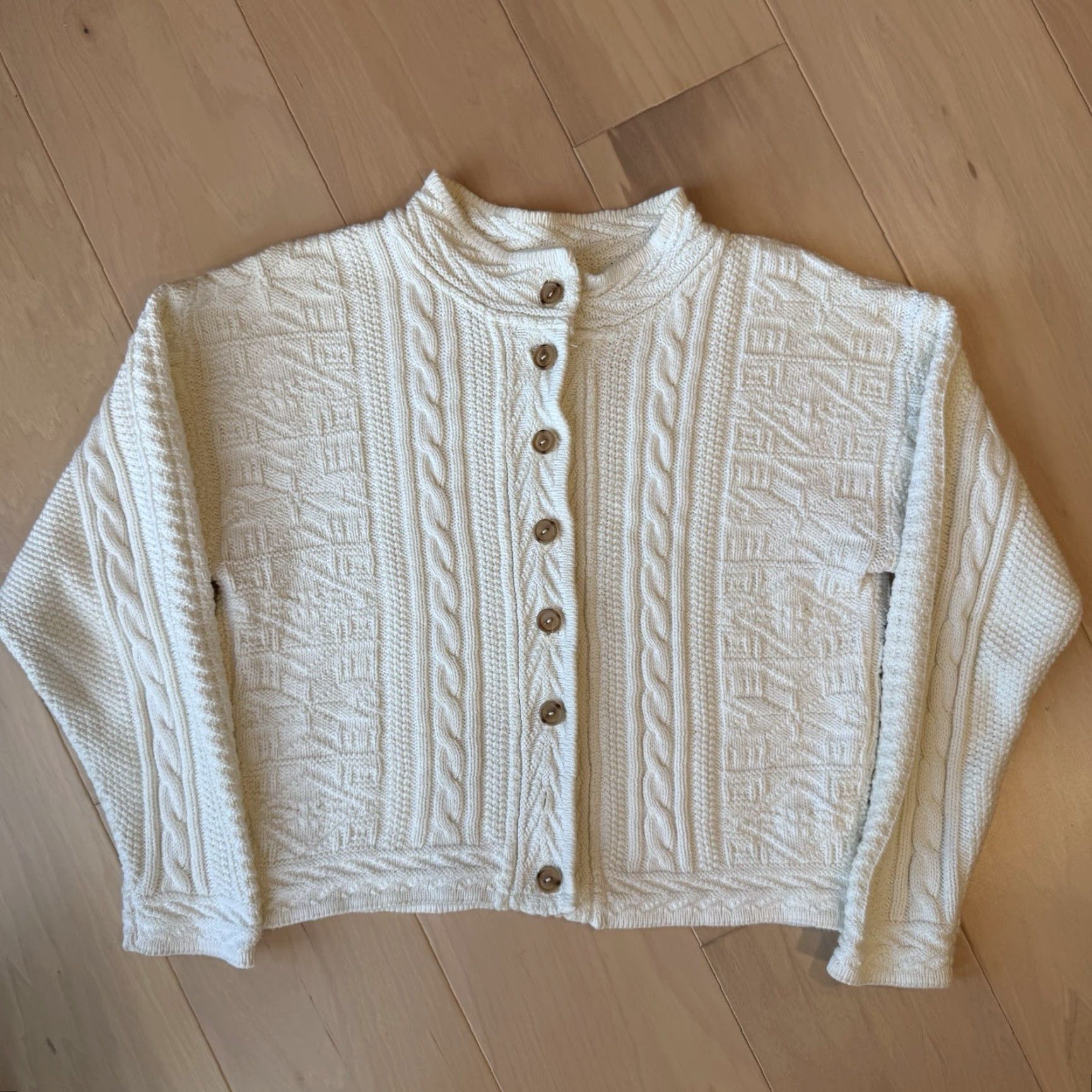 Vintage Vintage LL Bean Cardigan Women's Small White Cable Knit Snowflake Sweater Winter Size S / US 4 / IT 40 - 2 Thumbnail