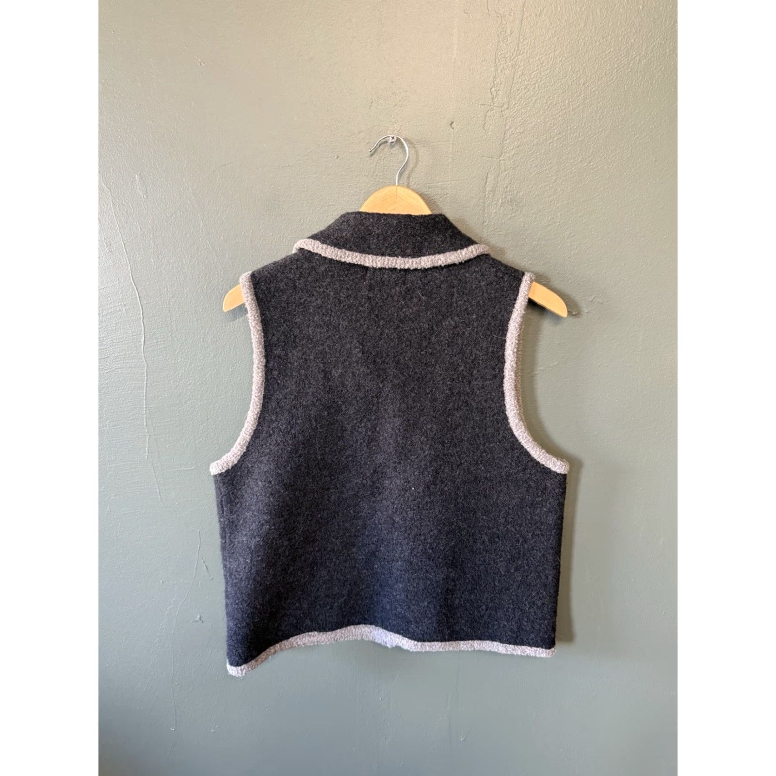 Vintage VINTAGE Woolrich Vest Wool Gray Wool Sleeveless Button Up Size M Womens Size M / US 6-8 / IT 42-44 - 2 Thumbnail