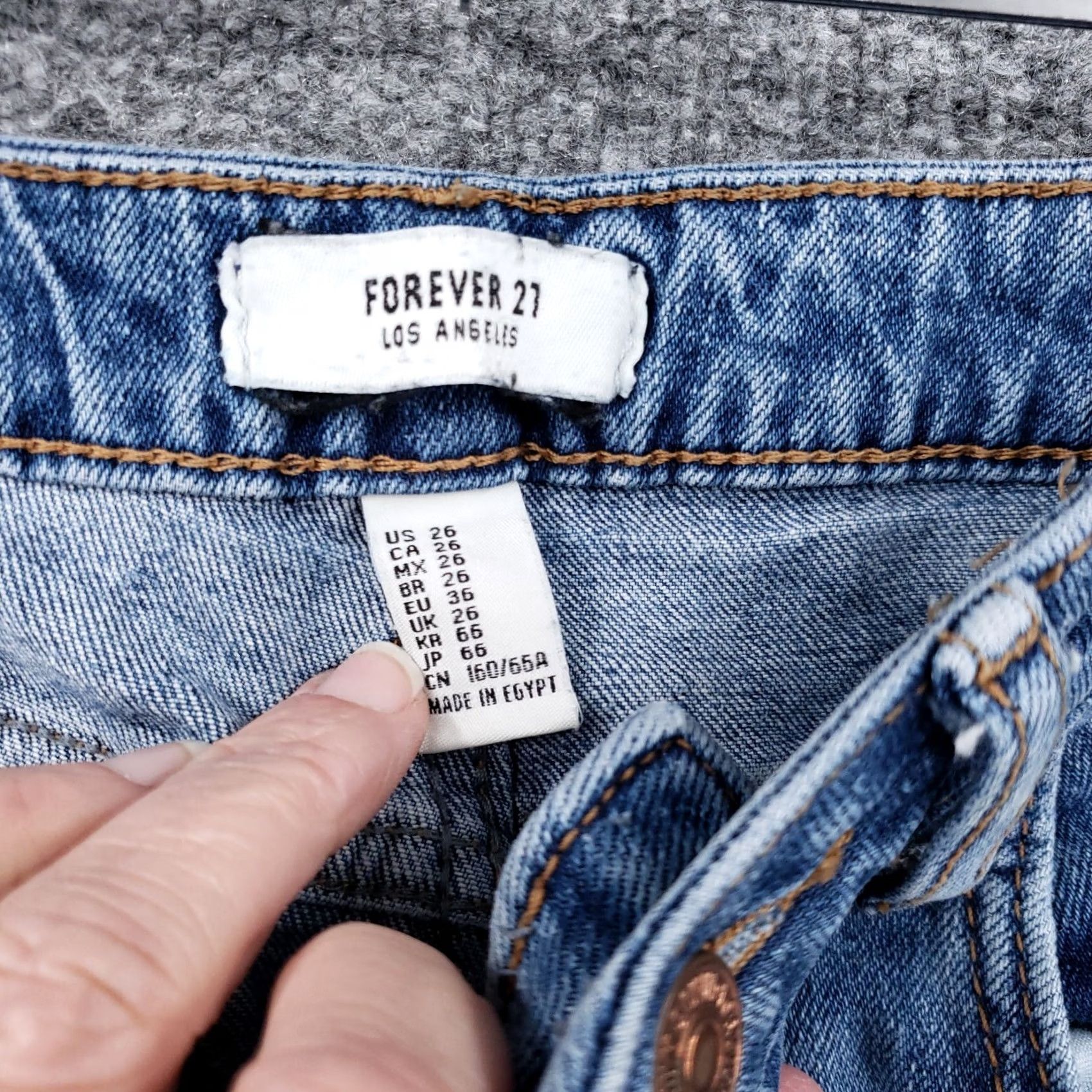 Forever 21 Forever 21 Jeans Womens 26 Blue Denim Mid-Rise Cropped Distressed Rinse Wash Size 26" / US 2 / IT 38 - 3 Thumbnail