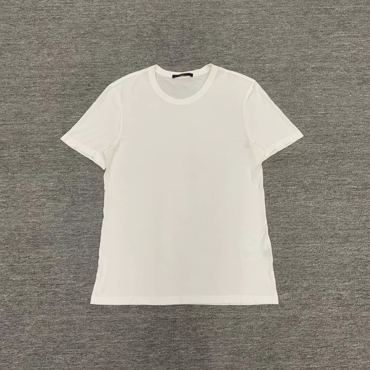 Louis Vuitton LV white chest small logo short L 95 Size US L / EU 52-54 / 3 - 1 Thumbnail