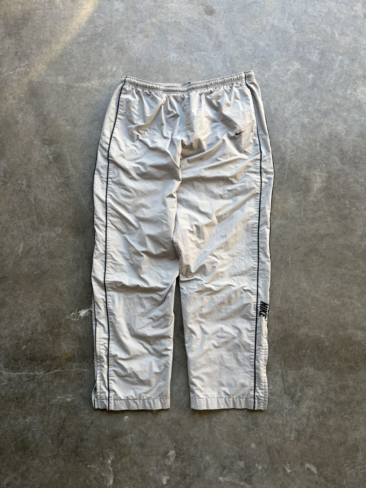 Nike Nike Nylon Baggy Grey Track Pants Y2K Drill Size XL Size US 36 / EU 52 - 1 Thumbnail