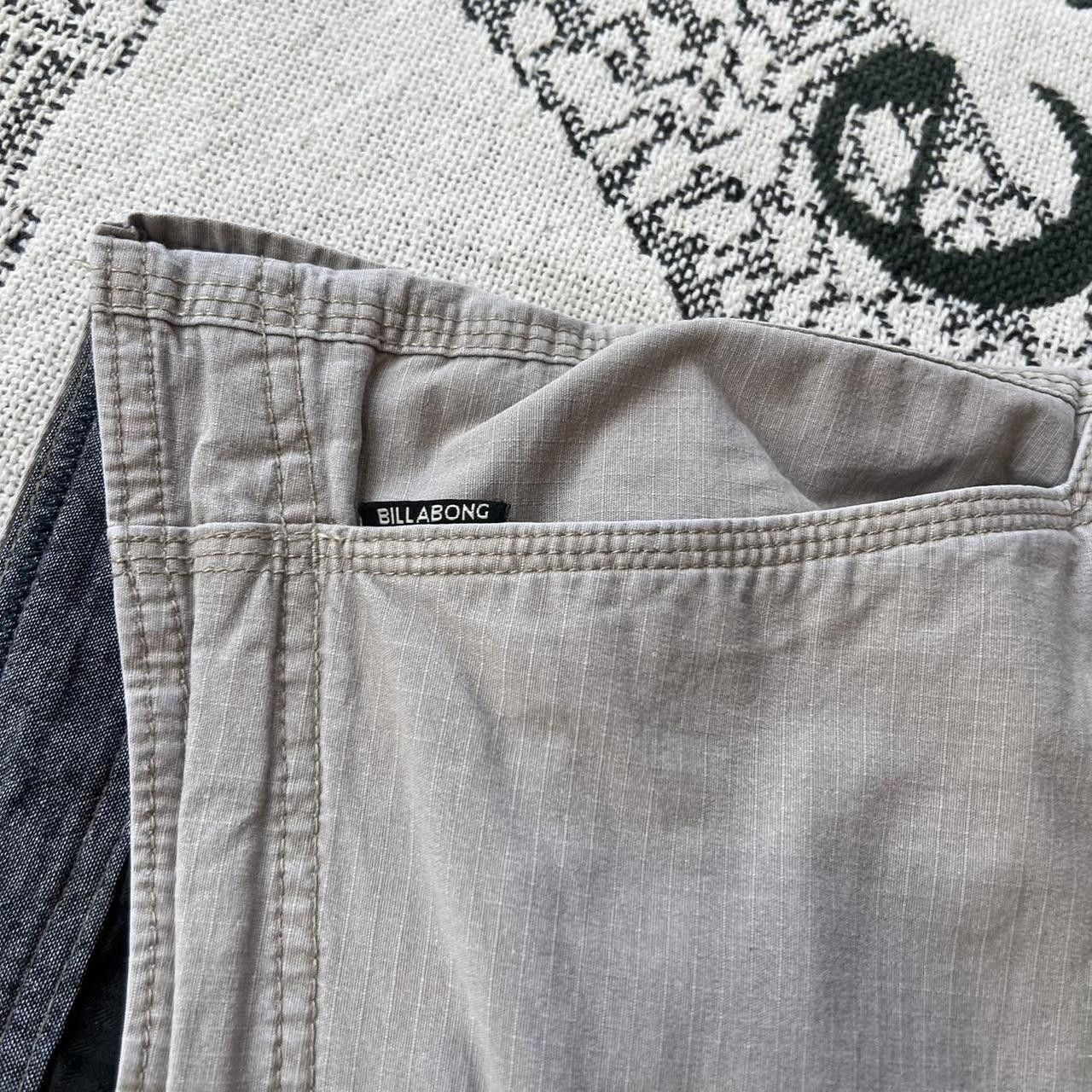Vintage Crazy Vintage Y2K/2000s Baggy BillaBong Cream Skater Style Cargo Shorts! Size US 36 / EU 52 - 7 Thumbnail