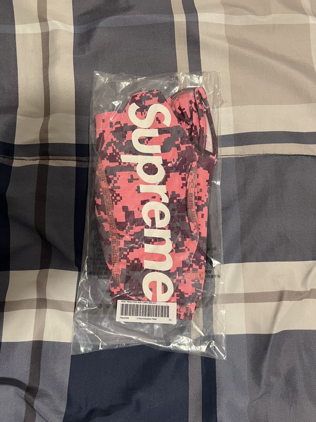 Supreme Supreme Heat Reactive Digi Camo Balaclava Pink Size ONE SIZE - 1 Thumbnail