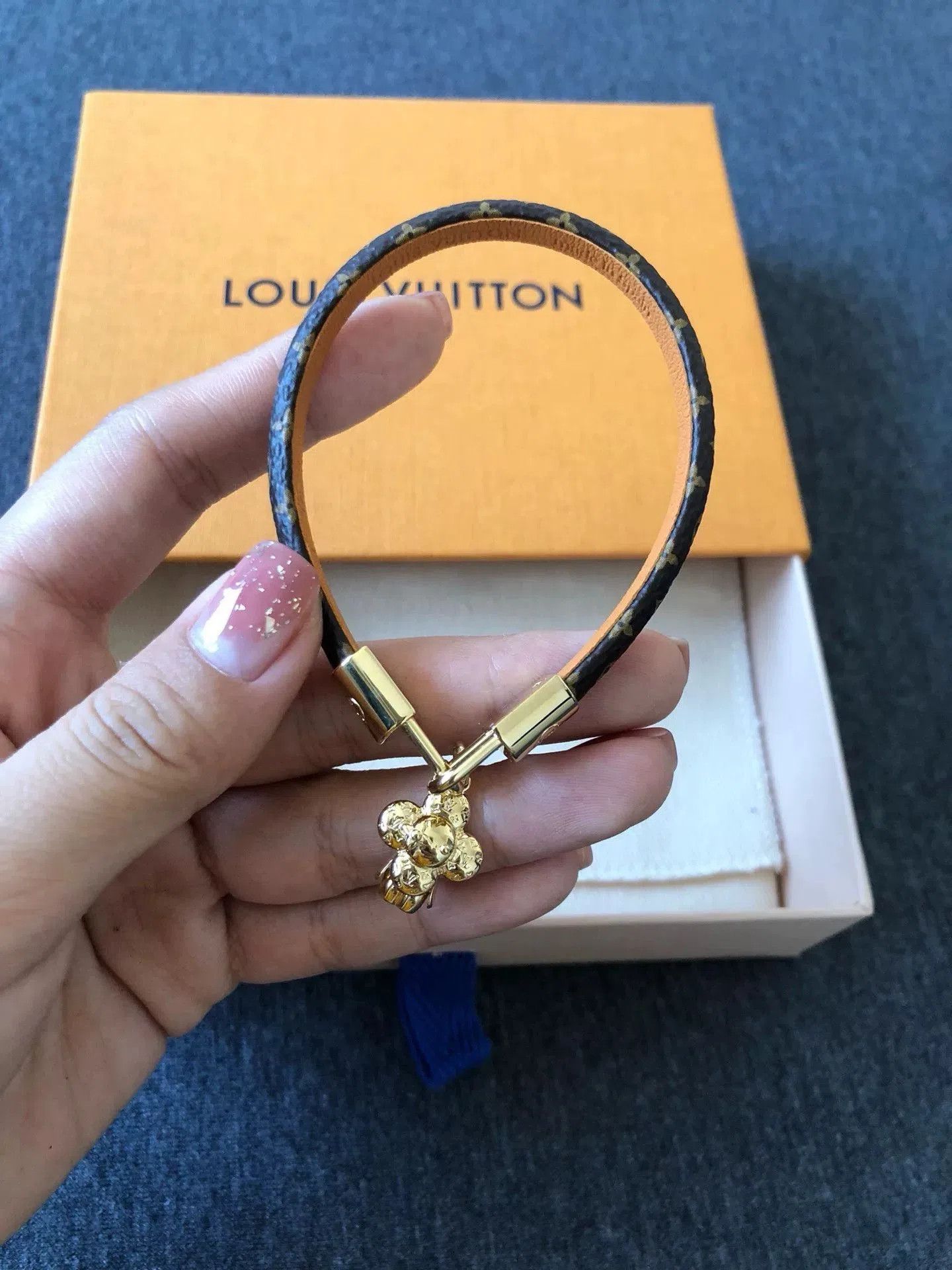 Louis Vuitton LV Monogram Vivan Bracelet Sunflower. Size ONE SIZE - 1 Thumbnail