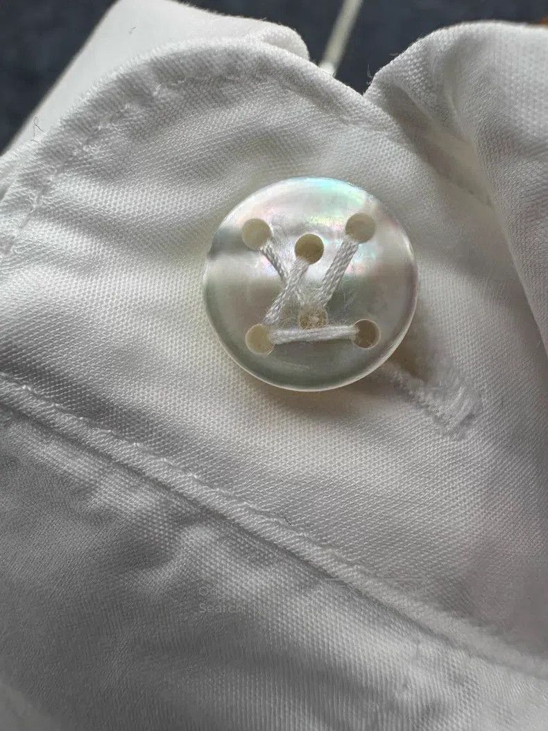 Louis Vuitton Louis Vuitton Three-flower embroidered white shirt Size US S / EU 44-46 / 1 - 3 Thumbnail
