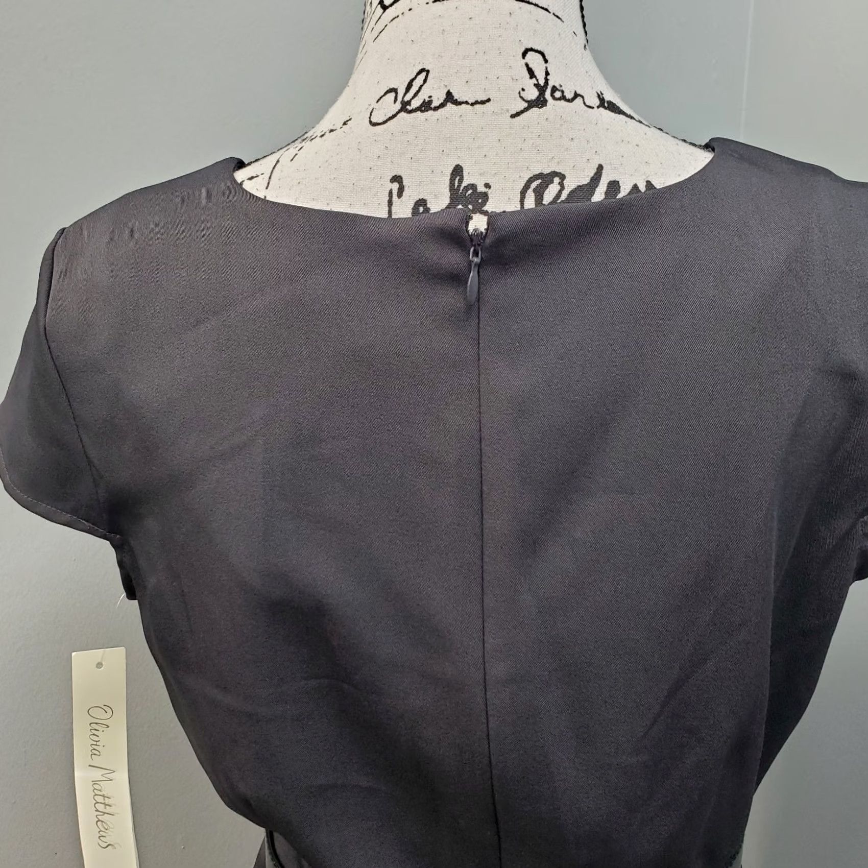 Vintage Olivia Matthews Formal Dress Women's 12P Gray Cap Sleeve Belted Waist Back Zip Dress: Women Size 12P: Gray Cap Sleeve Belted Waist Back Zip NWT Size XL / US 12-14 / IT 48-50 - 6 Thumbnail