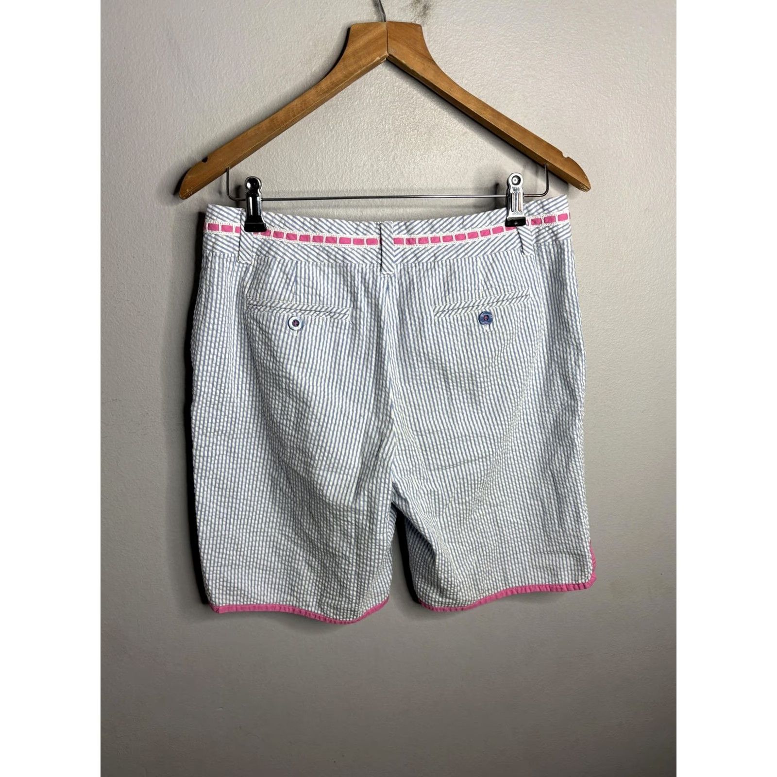 Lilly Pulitzer Lilly Pulitzer Shorts Womens 6 Blue White Seersucker Pink Trim Bermuda Casual Seersucker Cotton Spandex Button Pockets 7.5in Inseam Size 28" / US 6 / IT 42 - 5 Thumbnail