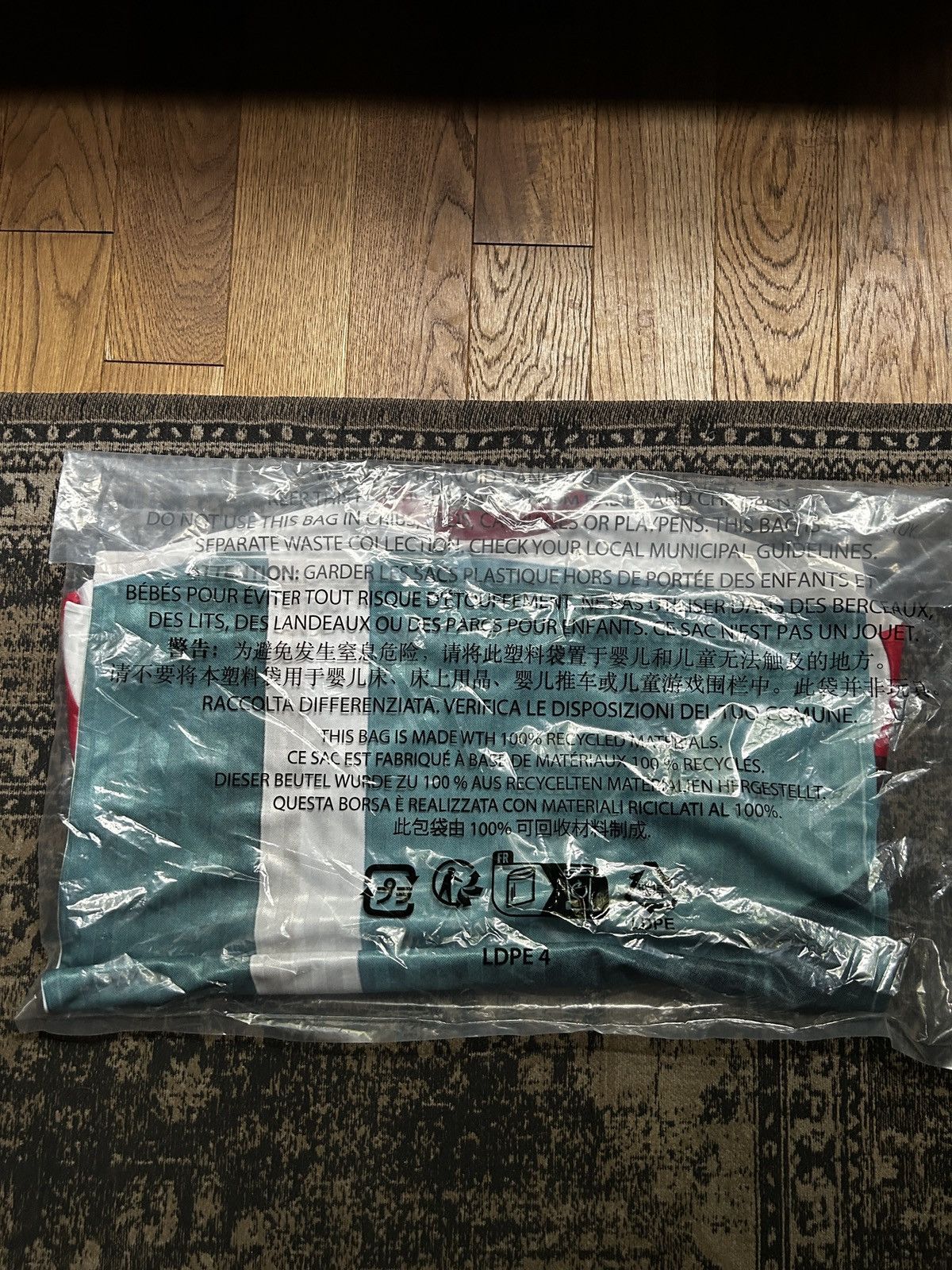 Damien Hirst × Supreme Supreme Damien Hirst Shark Jersey SS25 Size US S / EU 44-46 / 1 - 4 Thumbnail
