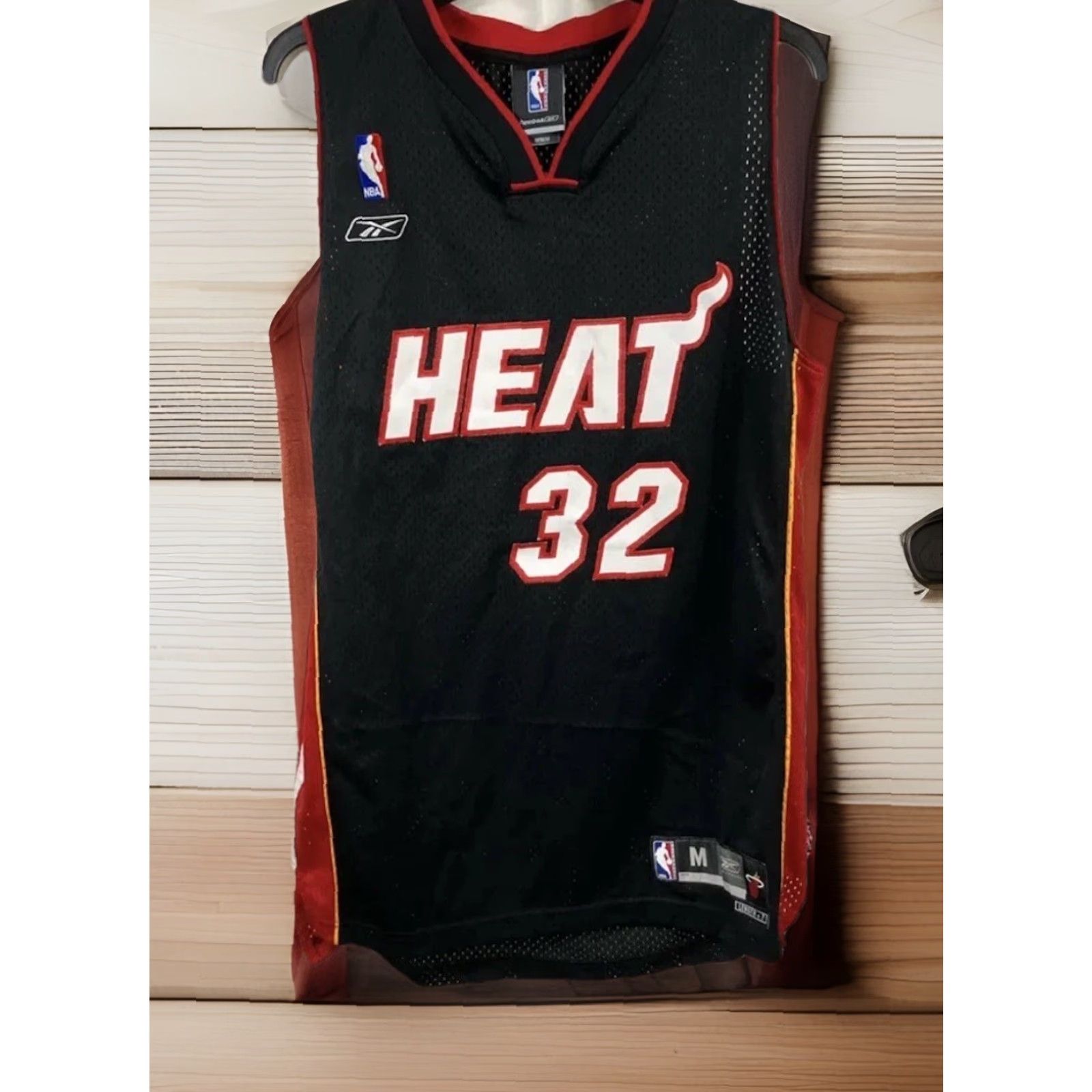 Reebok Men's Reebok NBA Miami Heat Legend jersey Shaquille O'Neil #32 Medium M Black Red Basketball User-Activewear Mens Size US M / EU 48-50 / 2 - 2 Thumbnail
