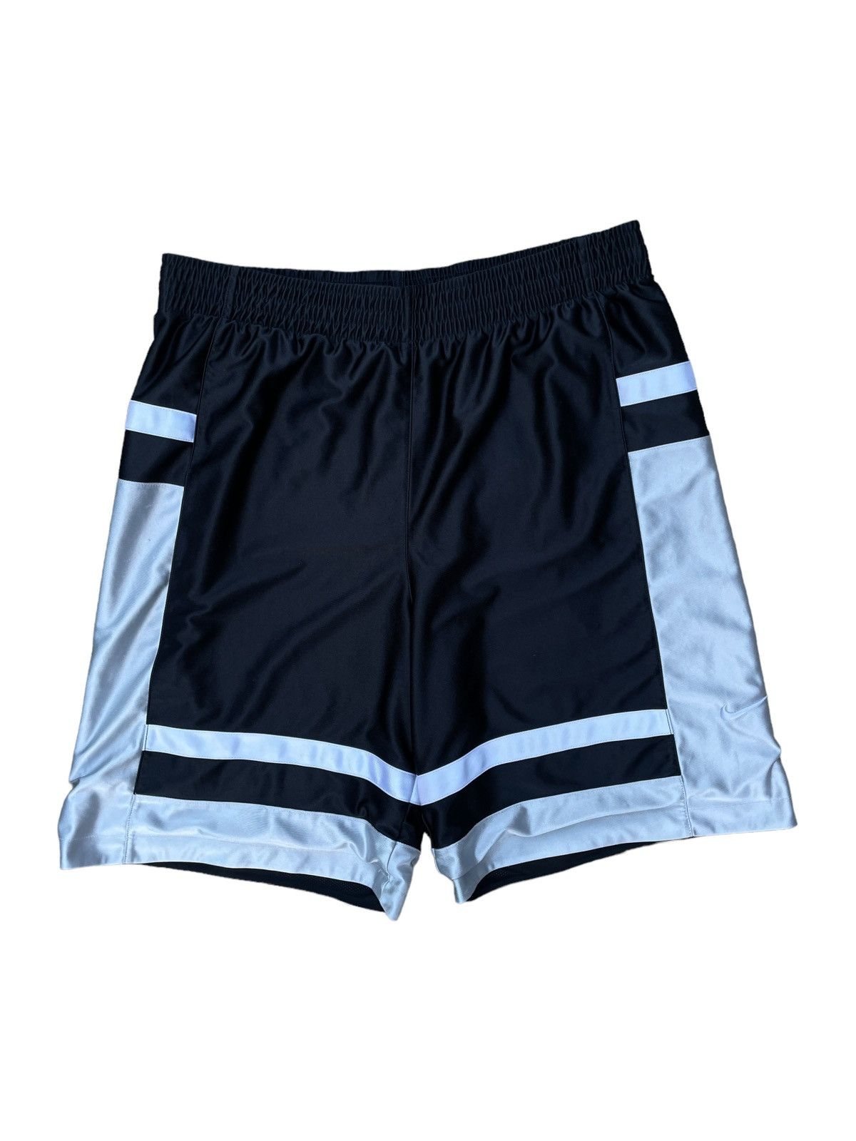 Nike Vintage 2000s Nike NBA Basketball Y2K Shorts Size US 36 / EU 52 - 1 Thumbnail