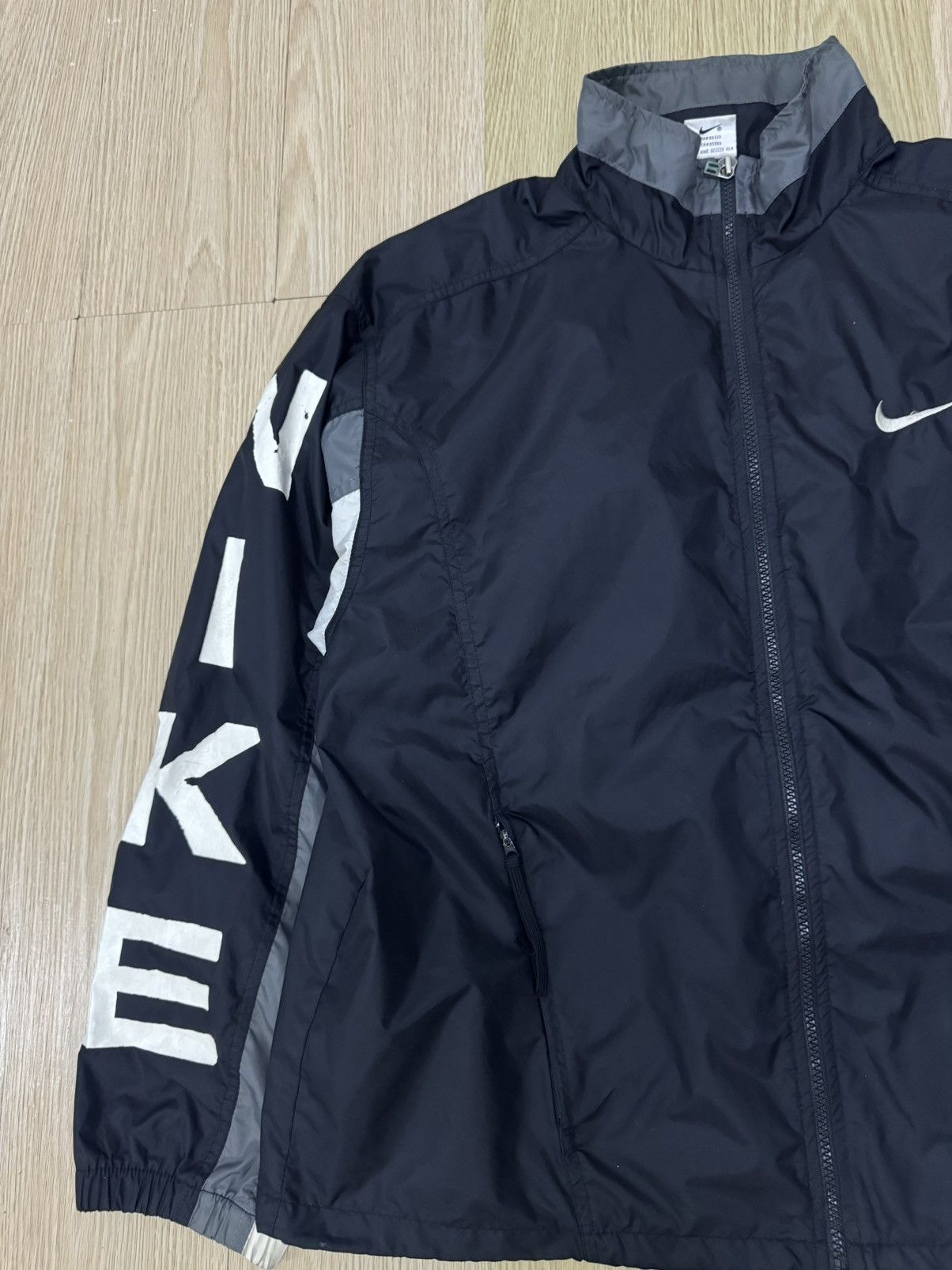 Vintage 90’s Nike swoosh spellout windbreaker