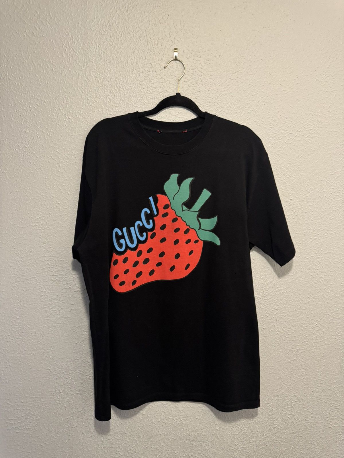 Gucci Gucci Strawberry Tee Black Size US XL / EU 56 / 4 - 1 Thumbnail