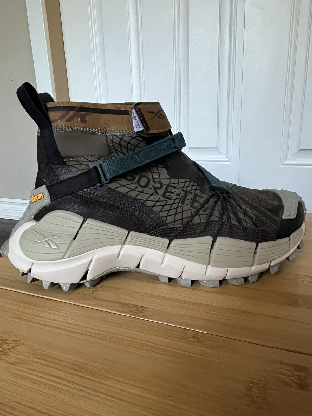 Reebok Gorpcore Reebok Zig Kinetica II Edge Gore Tex Size US 10 / EU 43 - 11 Thumbnail