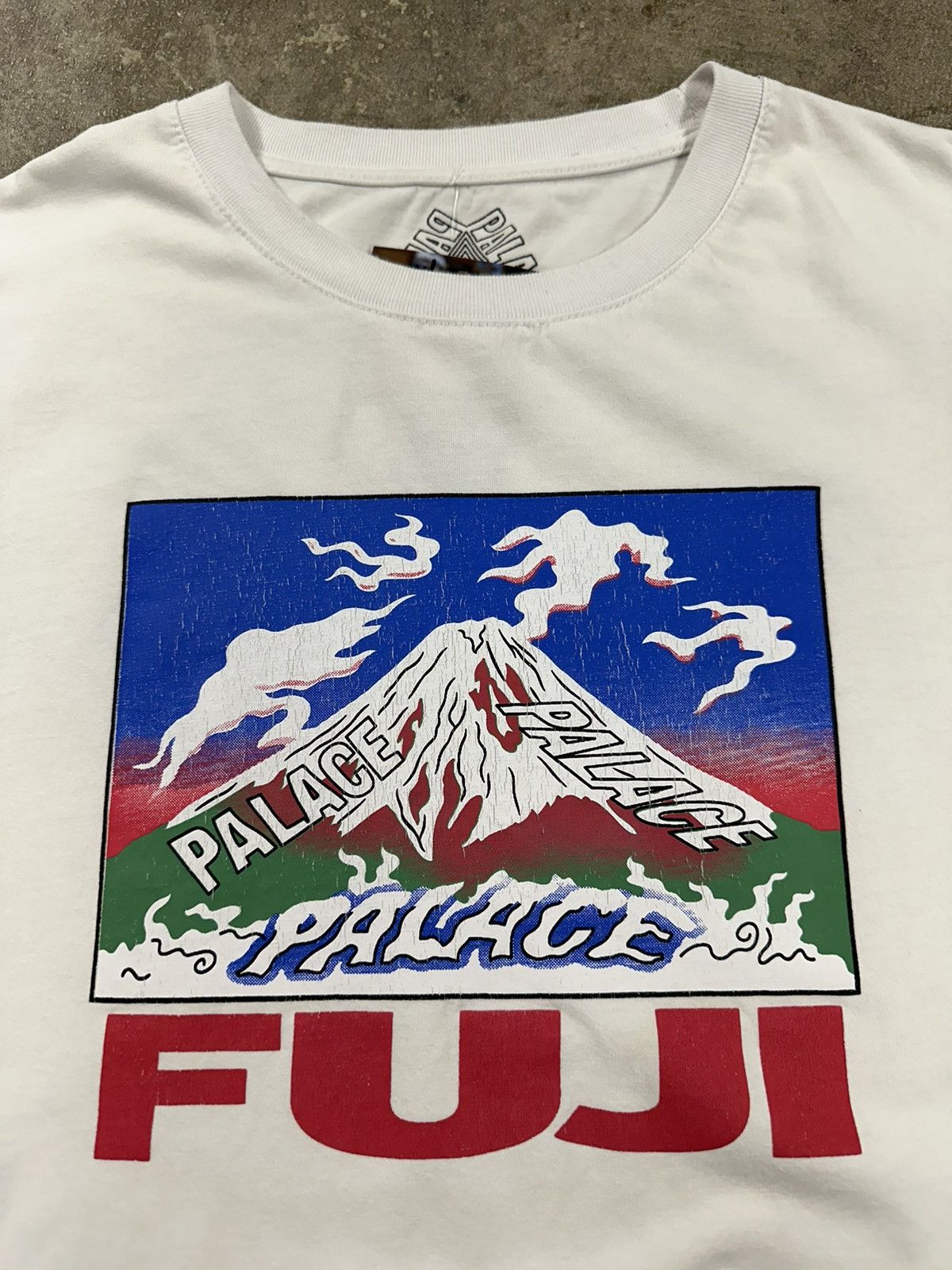 Palace Palace Fuji Mountain Japan Exclusive T-Shirt Size US L / EU 52-54 / 3 - 4 Thumbnail