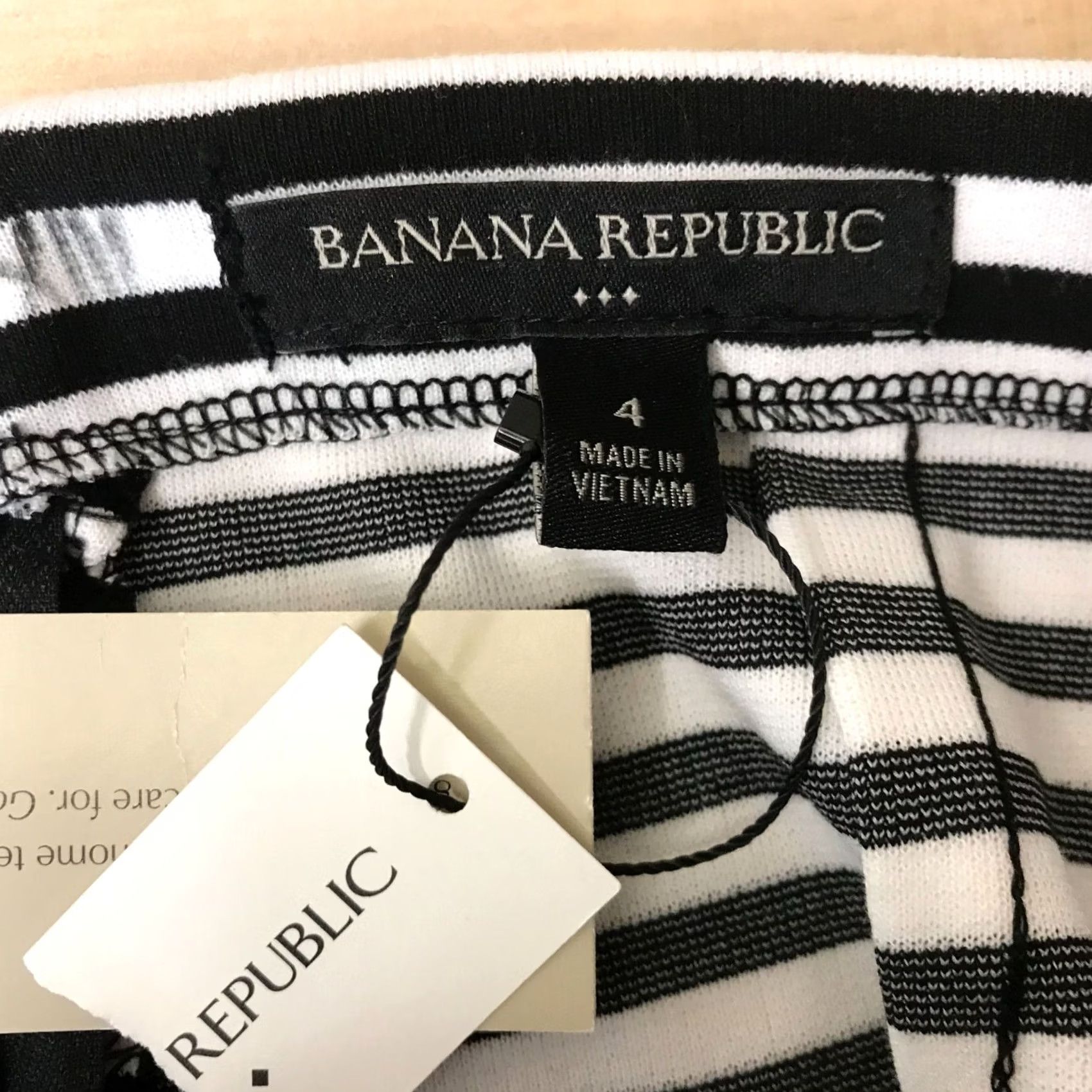 Banana Republic VINTAGE BANANA REPUBLIC WOMEN'S 4 BLACK & WHITE STRIPE PENCIL SKIRT Size 27" / US 4 / IT 40 - 6 Thumbnail