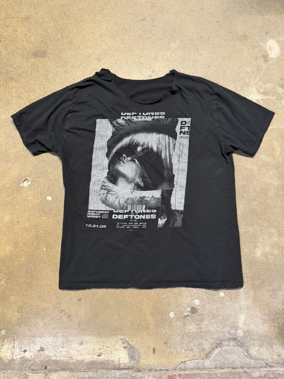 Band Tees Deftones saturday night wrist raw neckline t shirt Size US M / EU 48-50 / 2 - 1 Thumbnail