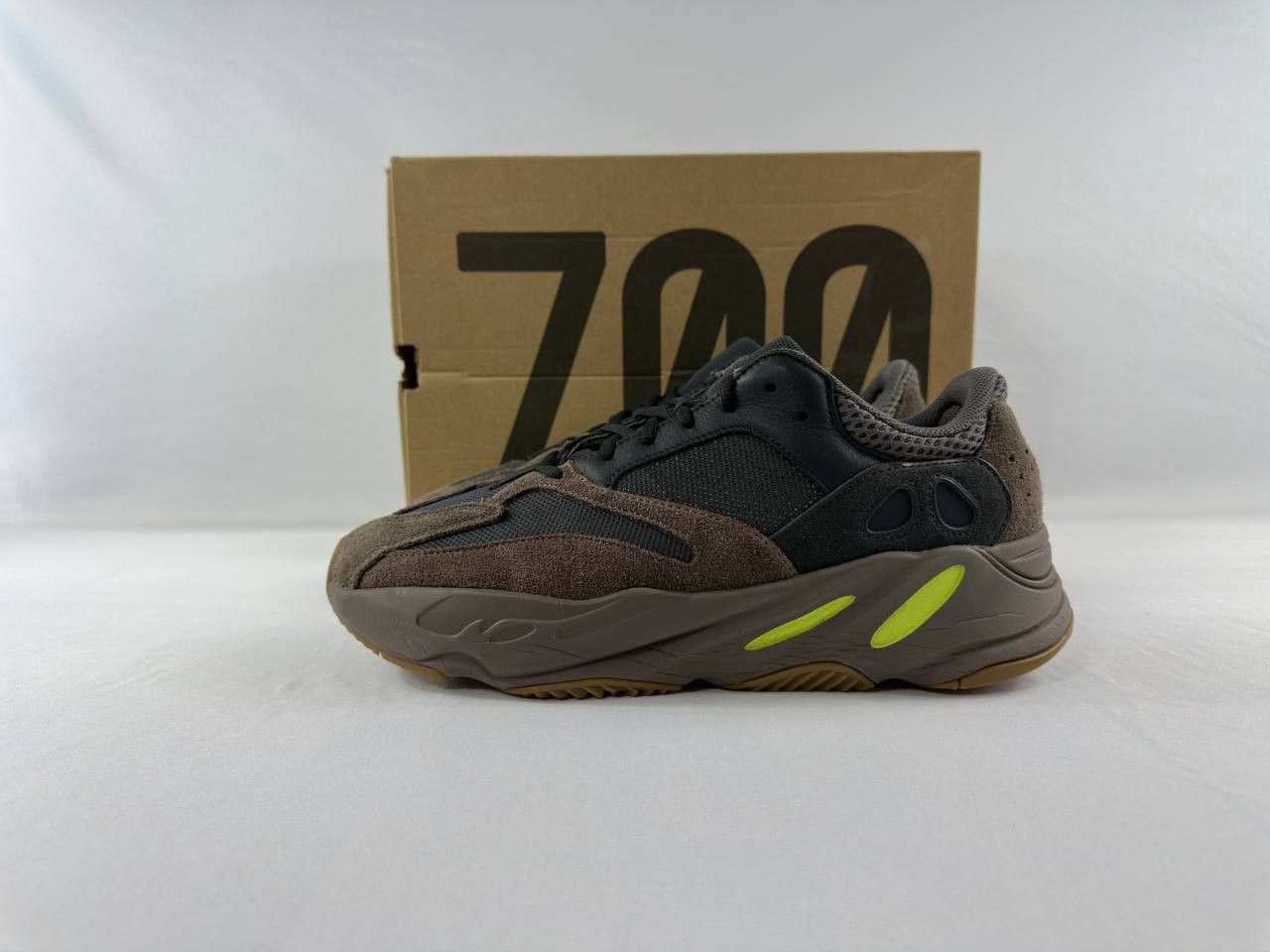 Adidas adidas Yeezy Boost 700 'Mauve' 2018 EE9614 Size US 12 / EU 45 - 6 Thumbnail