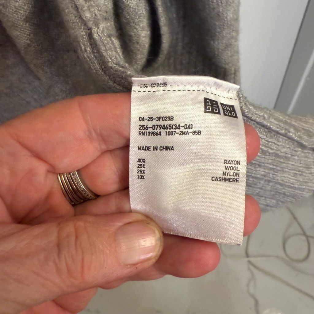 Uniqlo Women's Uniqlo Cardigan, Size L, Gray Size L / US 10 / IT 46 - 4 Thumbnail