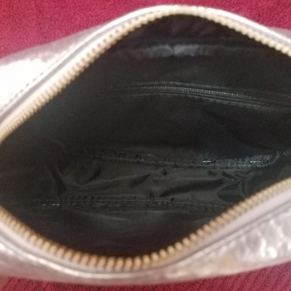 Designer Victoria Secret Silver Purse with Tassel Size ONE SIZE - 4 Thumbnail