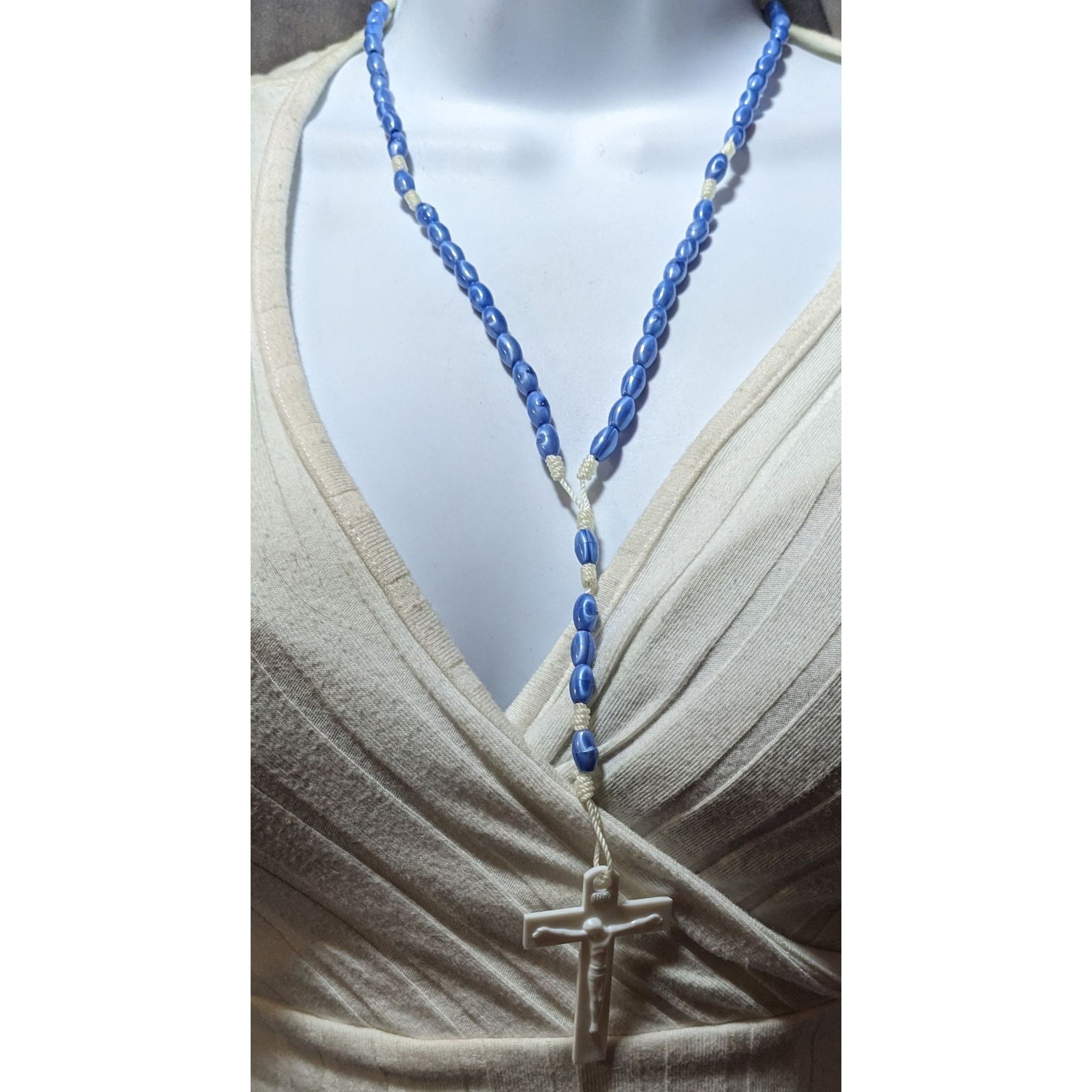 Other Blue And White Plastic Beaded Rosary Necklace Size ONE SIZE - 4 Thumbnail