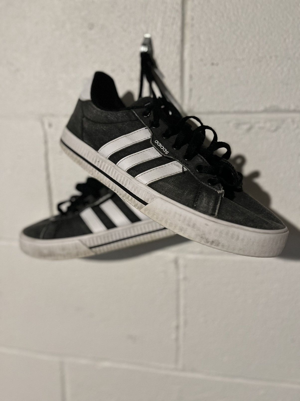 Adidas Adidas shoes Size US 10.5 / EU 43-44 - 4 Thumbnail
