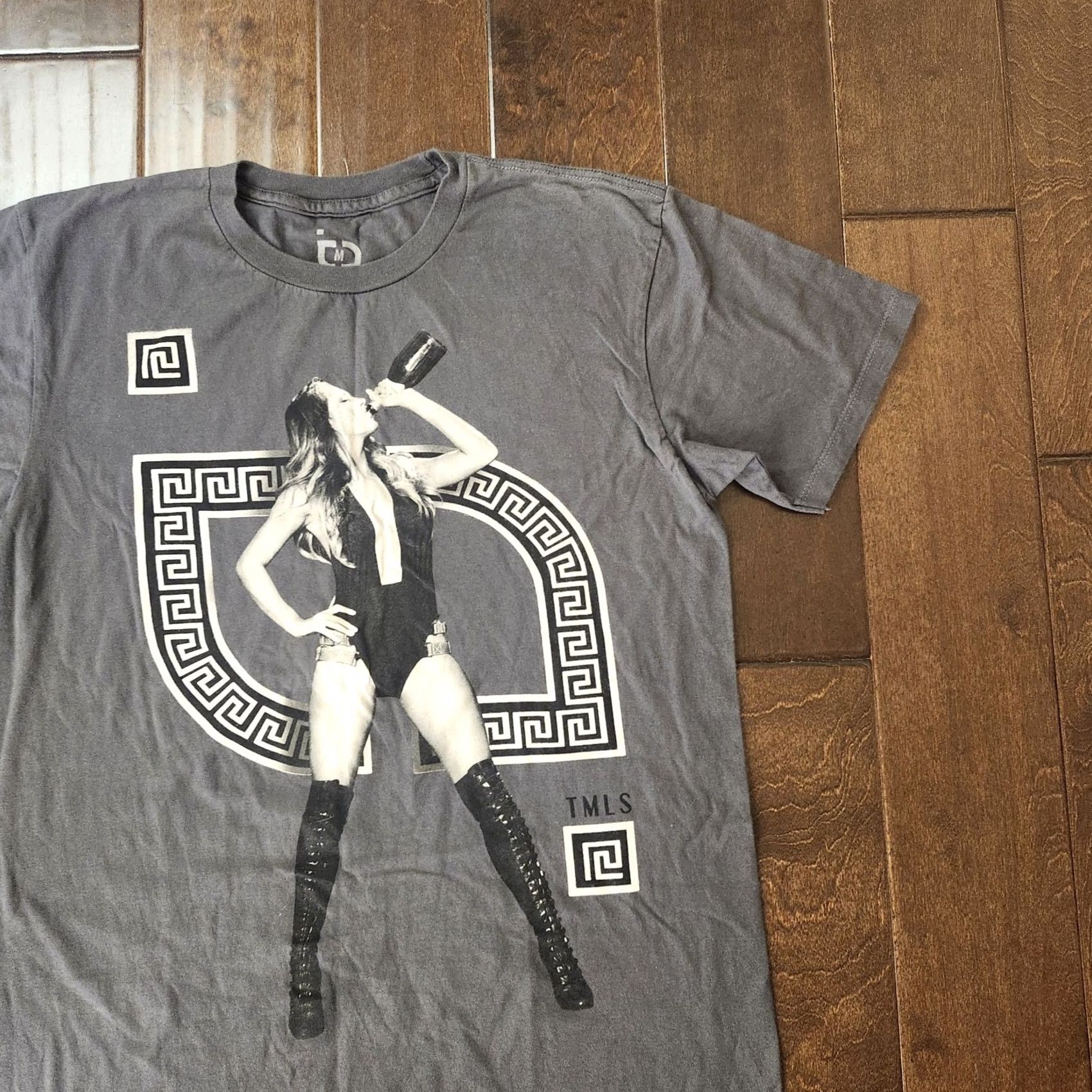 Vintage TMLS Too Many Loose Strings Graphic T Shirt Men M Streetwear Gray Shirt Graphic Print Men M Gray Hip Hop Money Classic Vintage No Size US M / EU 48-50 / 2 - 5 Thumbnail