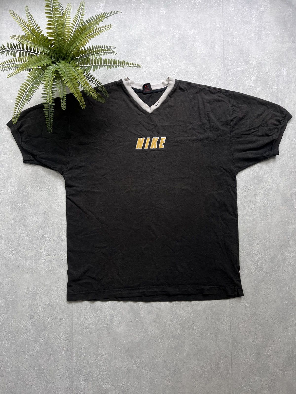 Nike 90’s NIKE SPELLOUT LOGO Y2K SWOOSH RETRO V-NECK SUNFADED TEE Size US XL / EU 56 / 4 - 1 Thumbnail