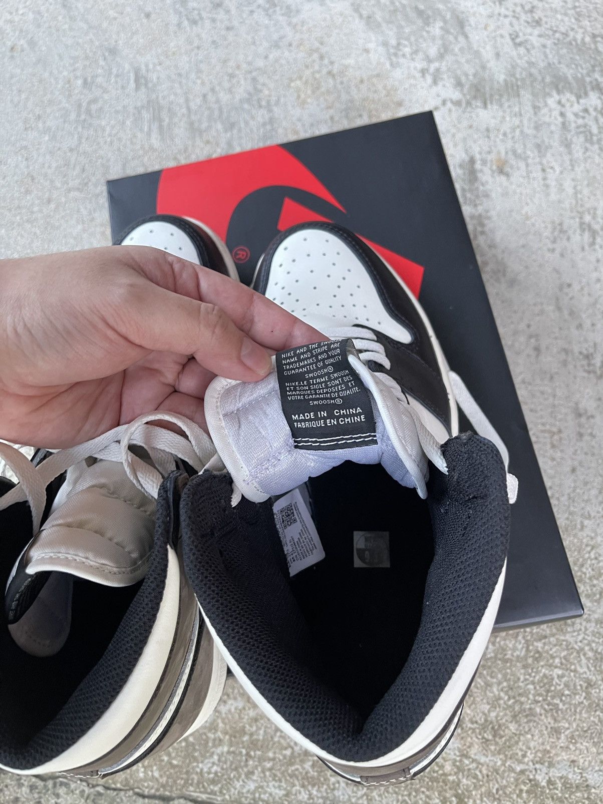 Jordan Brand Air Jordan 1 Retro High OG Dark Mocha Size US 9.5 / EU 42-43 - 6 Thumbnail