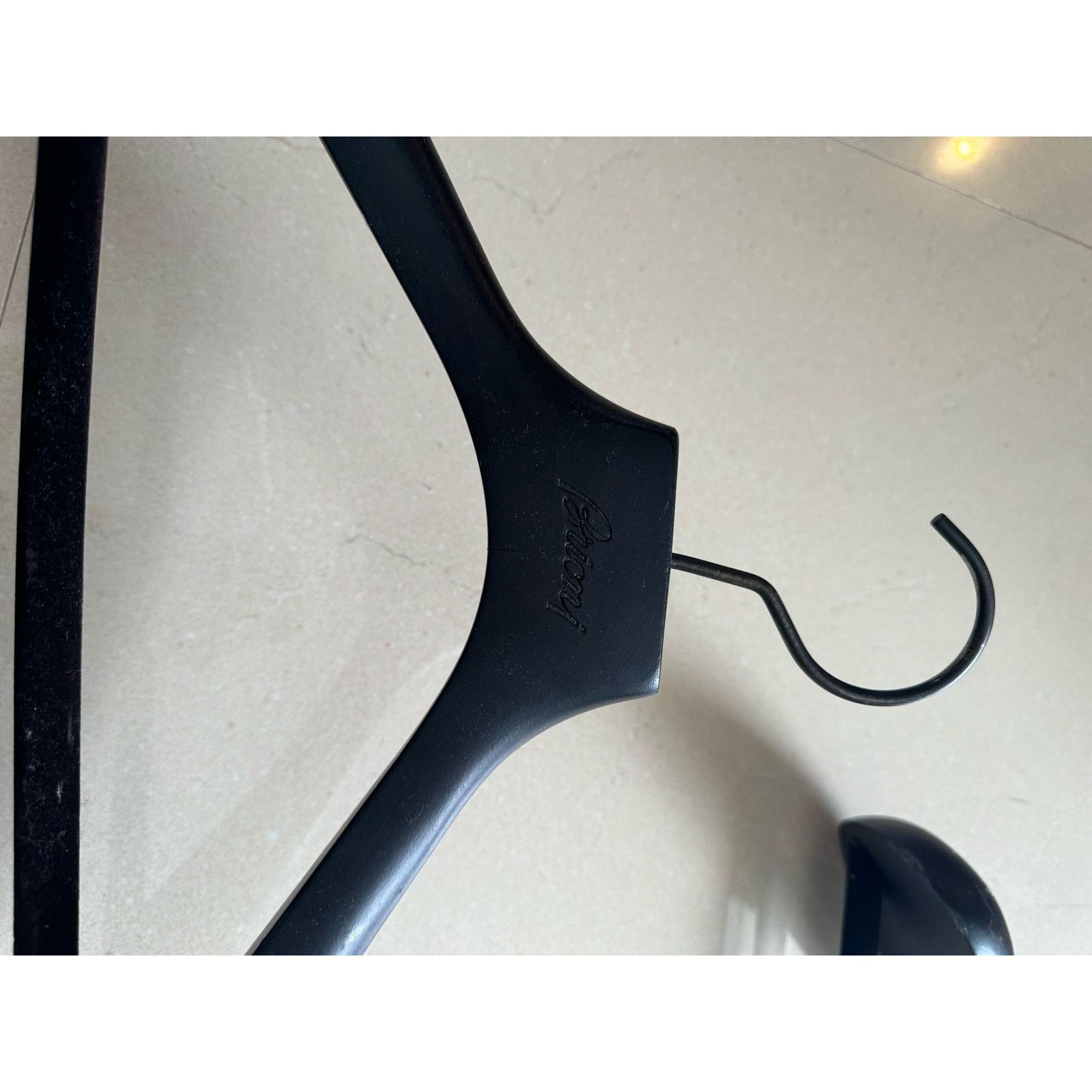Brioni o1rshd1 Size: OS / Set of Brioni Hangers in Black Size ONE SIZE - 8 Thumbnail
