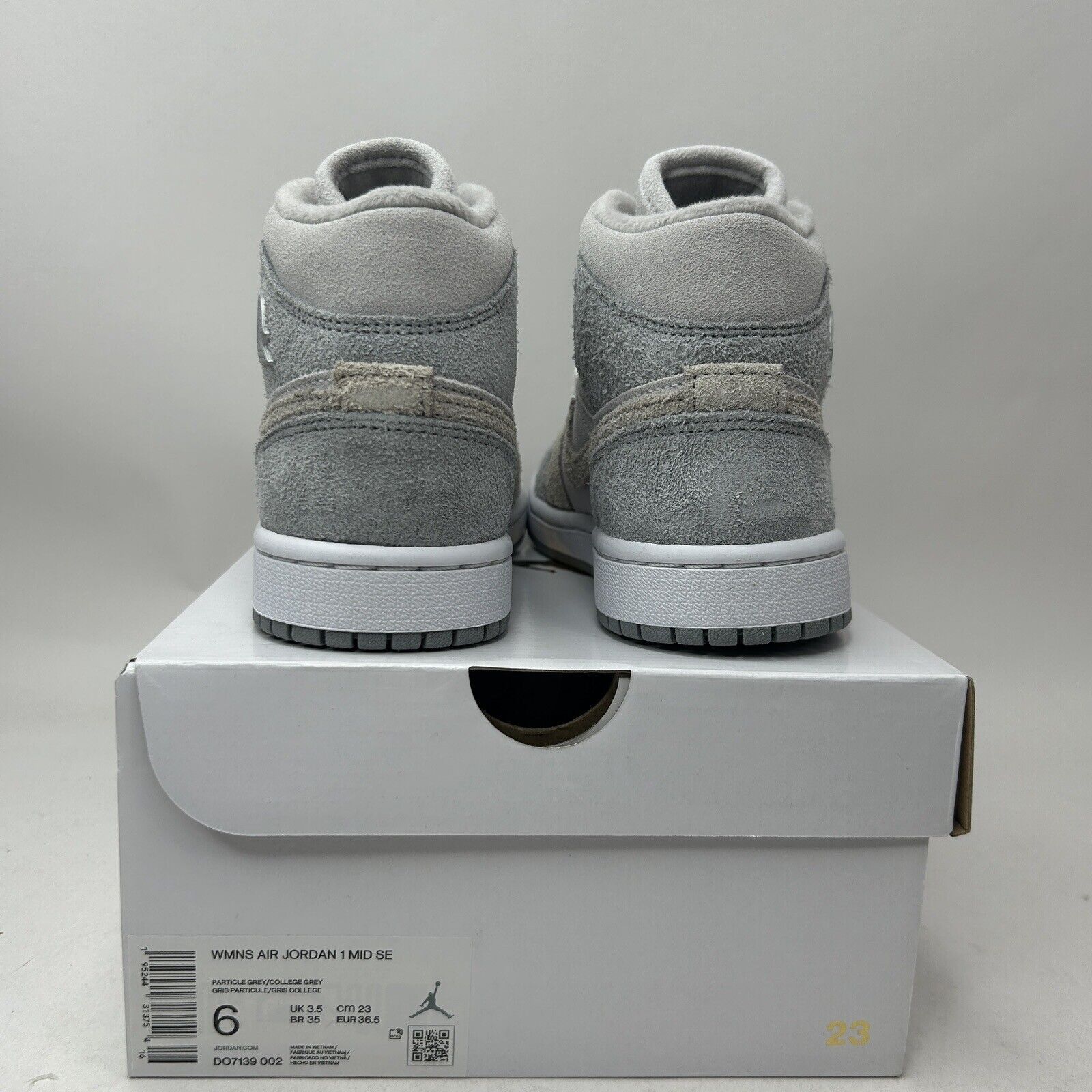 Jordan Brand Nike Air Jordan 1 Mid SE WMNS “Particle Grey/Fleece” 2023 Size US 6 / IT 36 - 4 Thumbnail