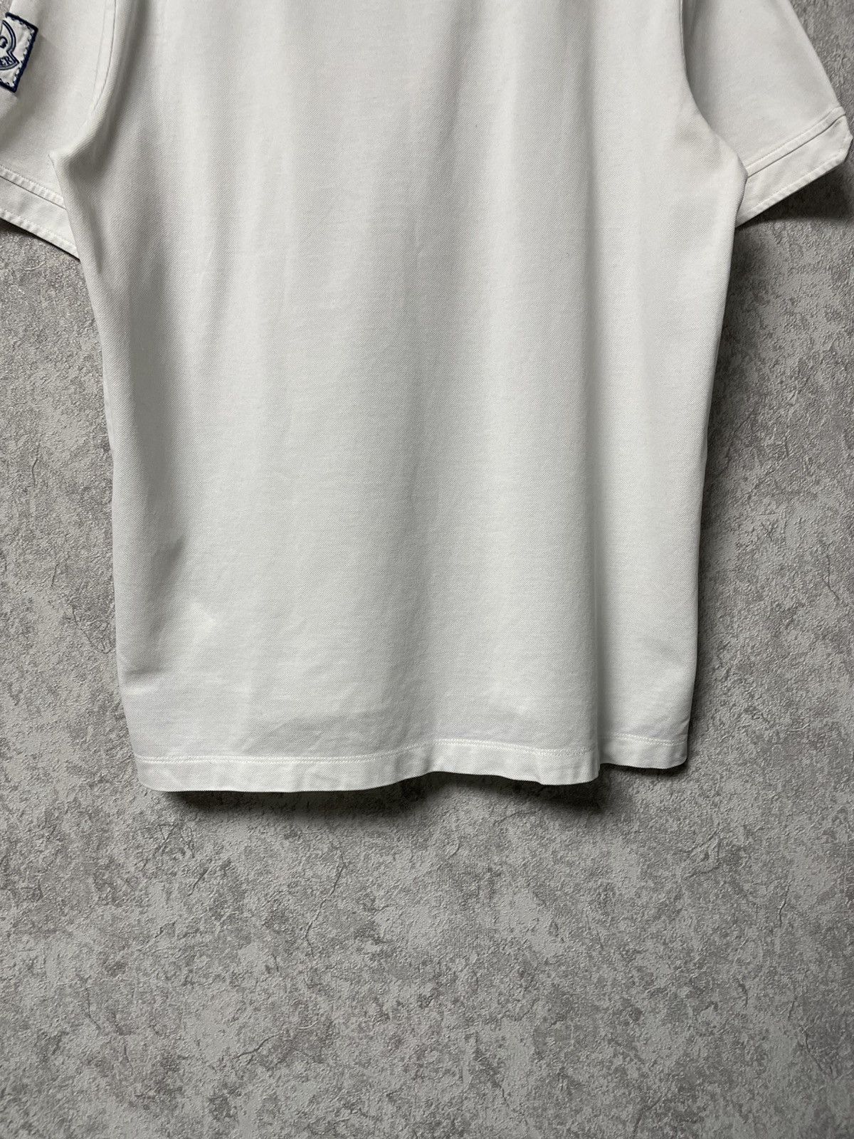Moncler Gamme Bleu Moncler Gamme Bleu White T-Shirt With Pocket Size US M / EU 48-50 / 2 - 20 Thumbnail