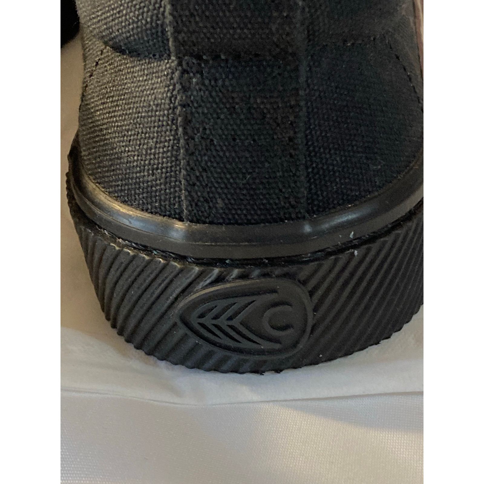 Other Cariuma OCA Low Canvas Sneakers - Black - Size Wms 8/Mns 6.5 Size US 6.5 / EU 39-40 - 7 Thumbnail