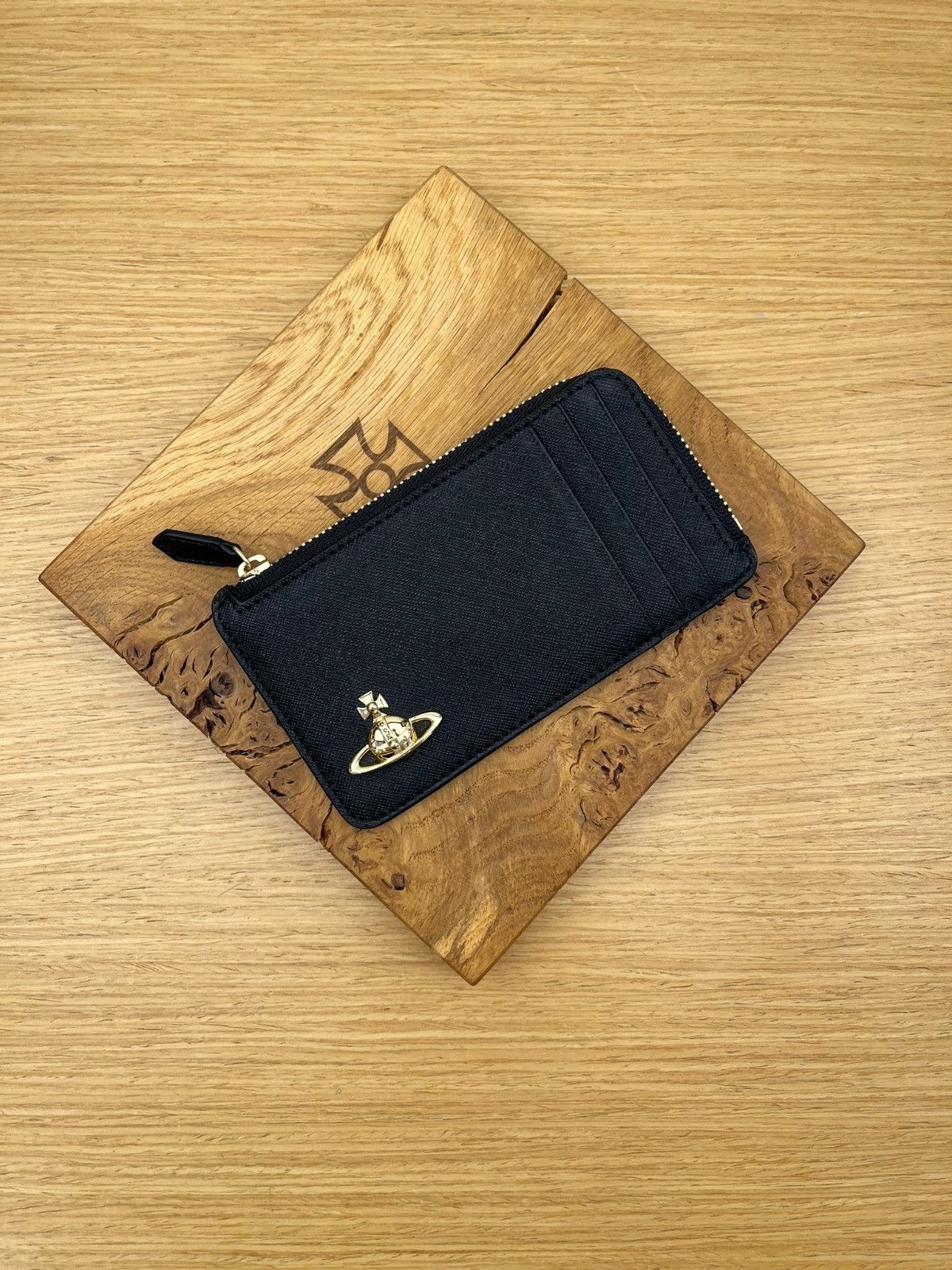 o1f1d3z0825 Size: OS / Zip Card Holder in Black/Gold