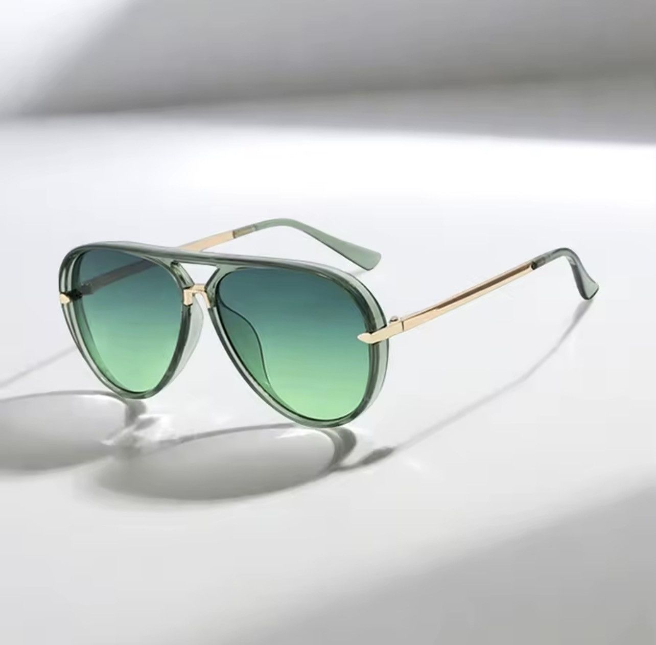 Other Luxury Green Aviator Sunglasses – Timeless Style Size ONE SIZE - 5 Thumbnail