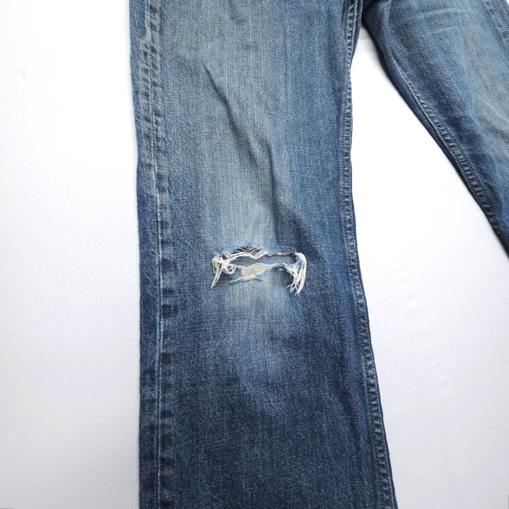 Levi's VINTAGE Levi's 514 Slim Straight Jeans Mens 32 x 32 Dark Blue Distressed 100% Cotton (Regular Size) Mens Size US 32 / EU 48 - 5 Thumbnail