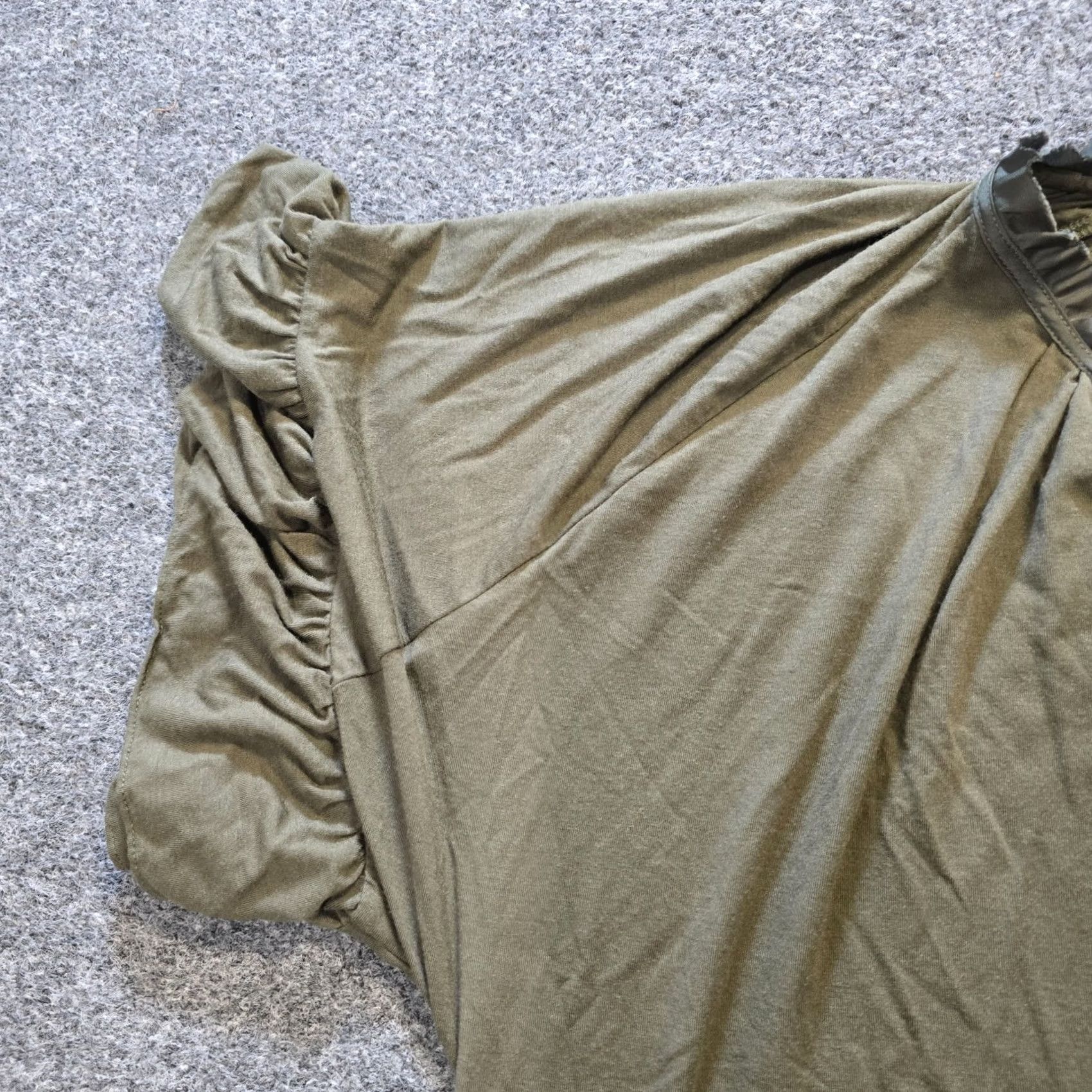 J.Crew J.CREW Top Womens Size S Green V-Neck Boxy Short Sleeve Casual Knit T-Shirt Regular Women’s Regular Size Type Casual Sleeve Lightweight Stretch Size S / US 4 / IT 40 - 4 Thumbnail