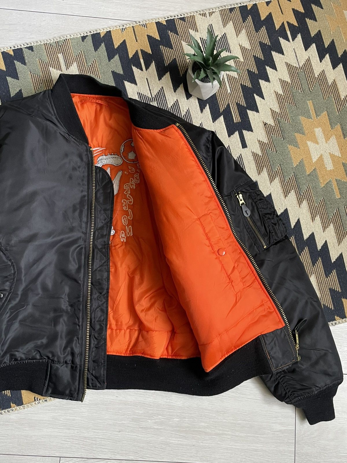 Warner Bros ❗️RARE❗️Vintage F.C. Barcelona Warner Bros MA-1 Flyers Bomber Size US M / EU 48-50 / 2 - 12 Thumbnail