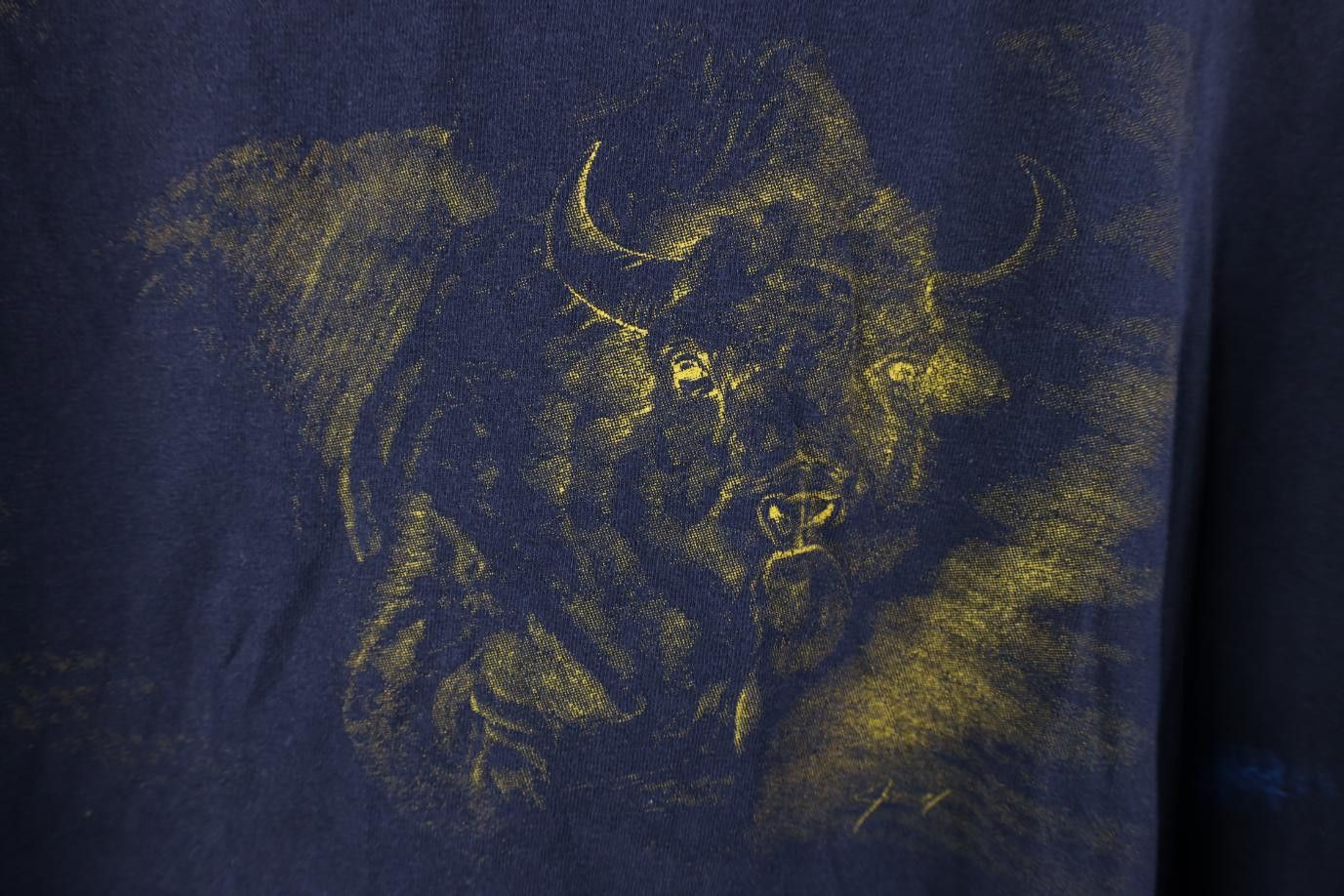 Vintage Vintage 90s Y2K Native American Bison Buffalo Print T-Shirt Size US XXL / EU 58 / 5 - 13 Thumbnail