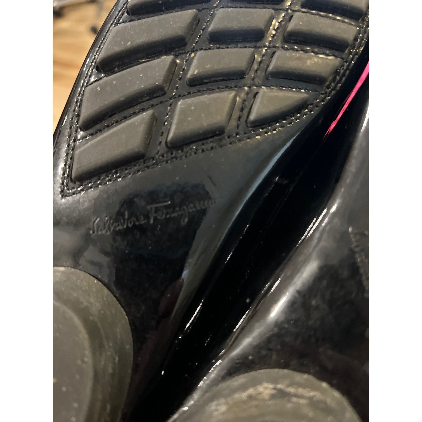Salvatore Ferragamo Salvatore Ferragamo Women's Black Patent Leather Loafers Bow Size US 9 / IT 39 - 7 Thumbnail