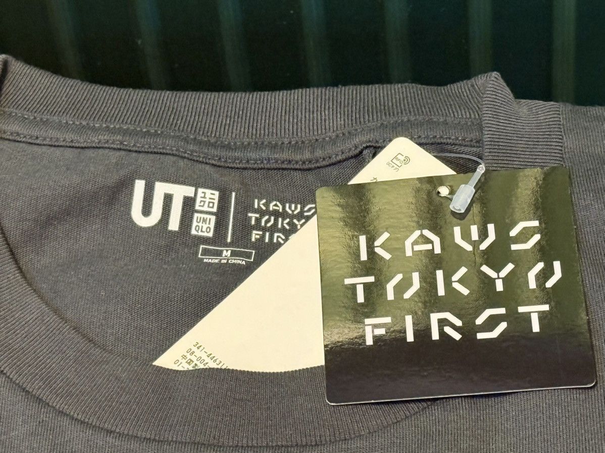 Kaws × Uniqlo KAWS x Uniqlo Tokyo First Tee Size Asian M Size US M / EU 48-50 / 2 - 4 Thumbnail