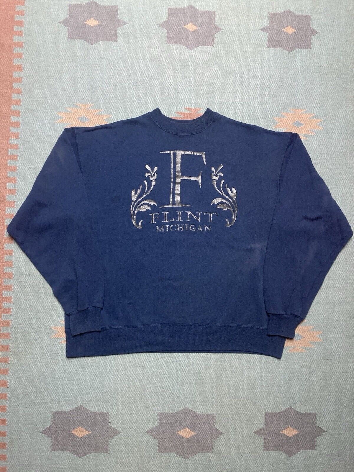 Hanes × Vintage 90s crewneck sweatshirt flint Michigan crest logo faded XL Size US XL / EU 56 / 4 - 1 Thumbnail